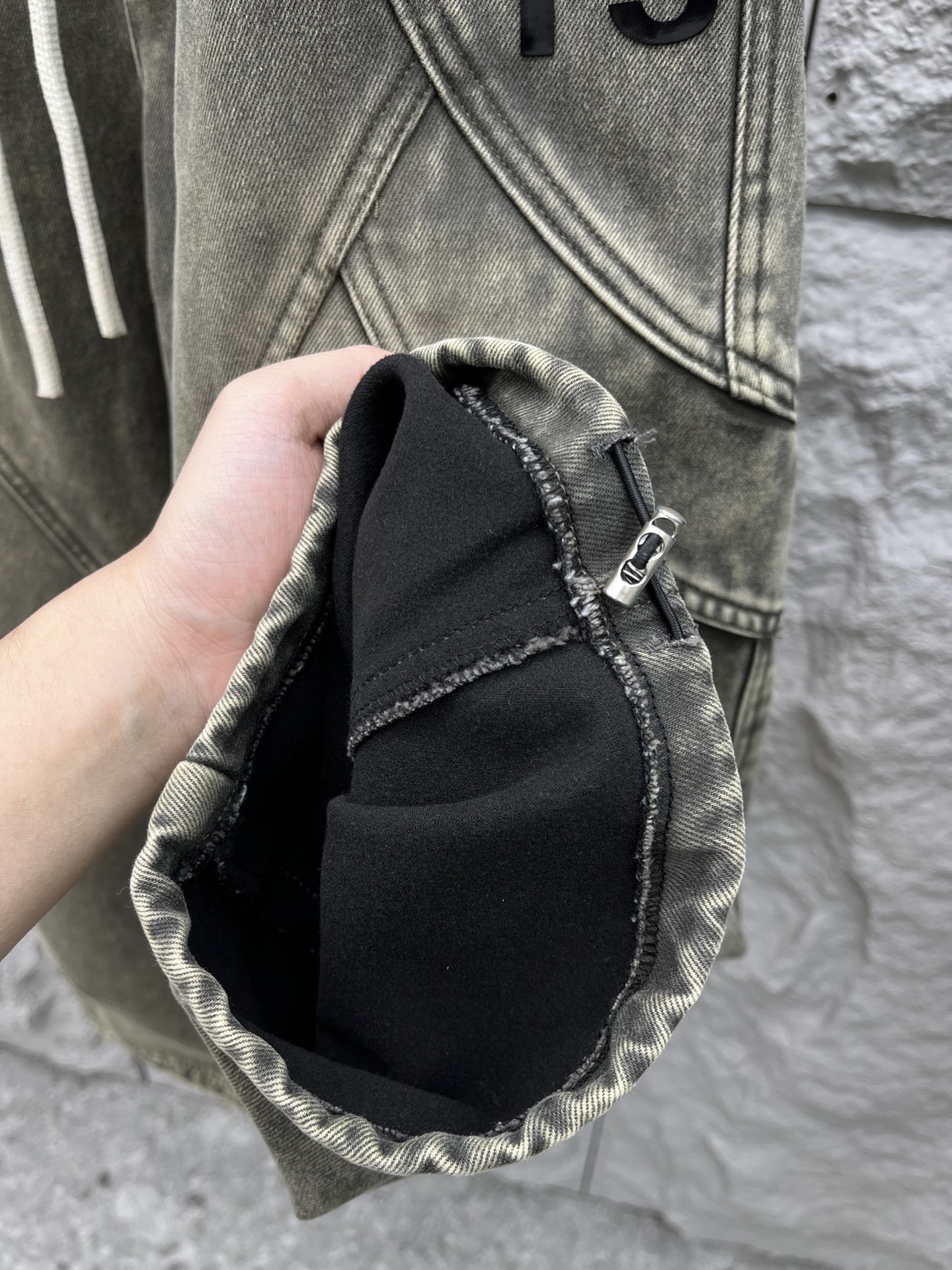 Y.3 🔥🔥冬季新款加绒休闲裤，采用优质斜纹棉布面料，整体水洗超级好看炫酷！两侧口袋设计搭配品牌标识，设