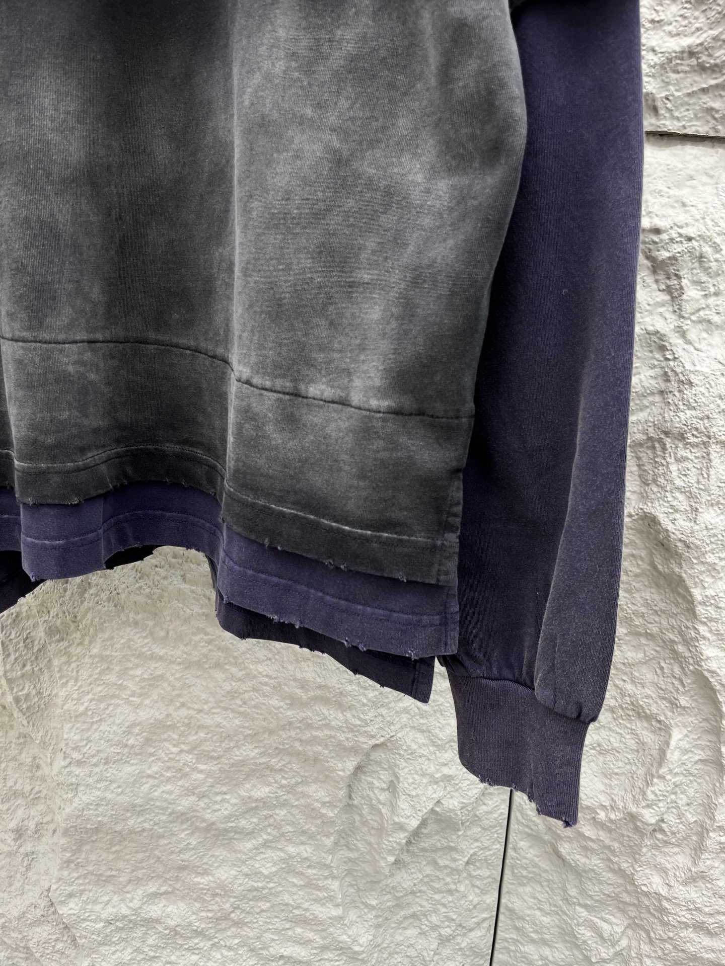 Acn🔥🔥秋冬假两件新款长袖，面料采用优质棉质面料，厚实有质感，平整硬挺有型，假两件设计撞色格子拼接穿出