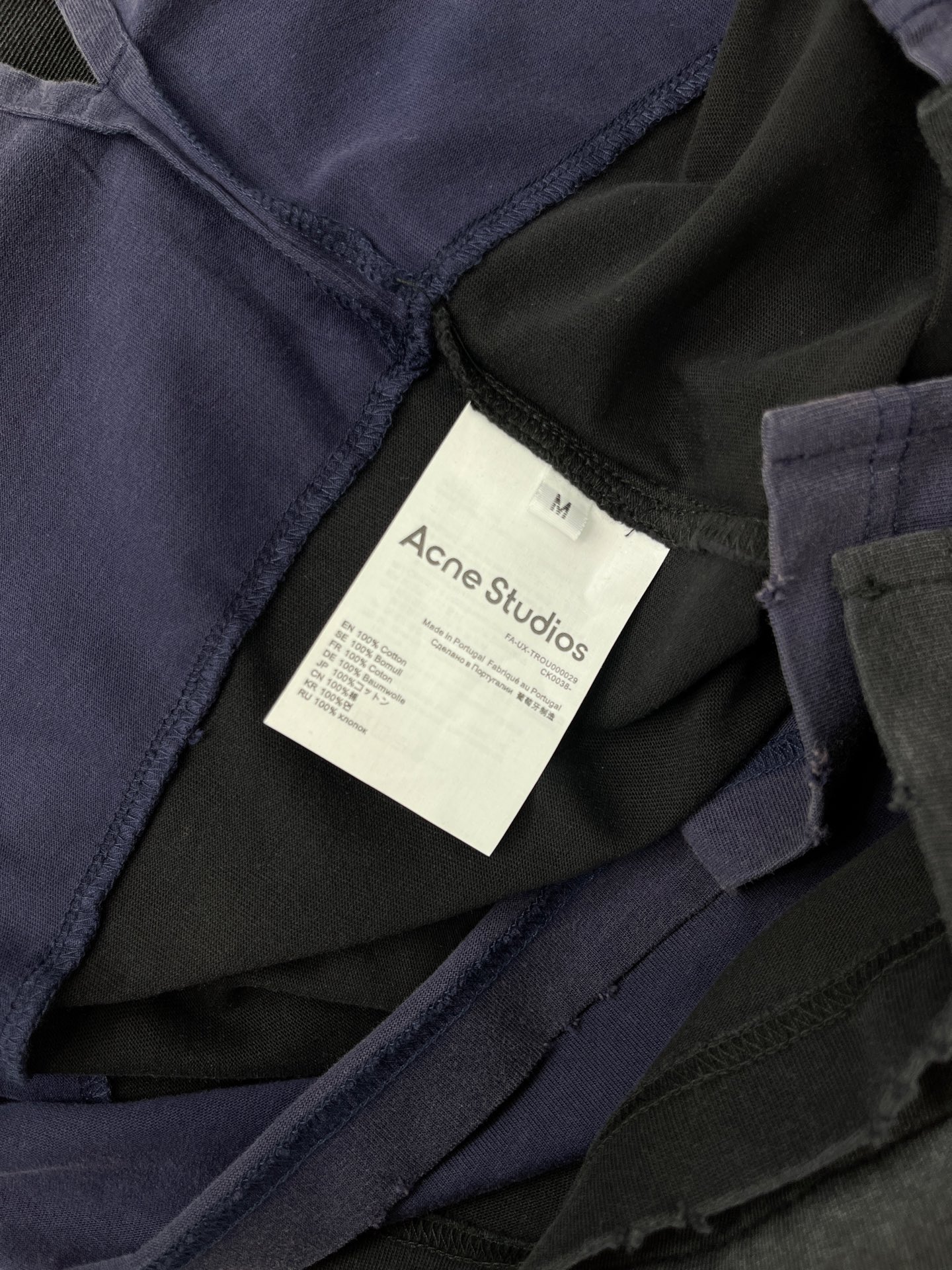 Acn🔥🔥秋冬假两件新款长袖，面料采用优质棉质面料，厚实有质感，平整硬挺有型，假两件设计撞色格子拼接穿出