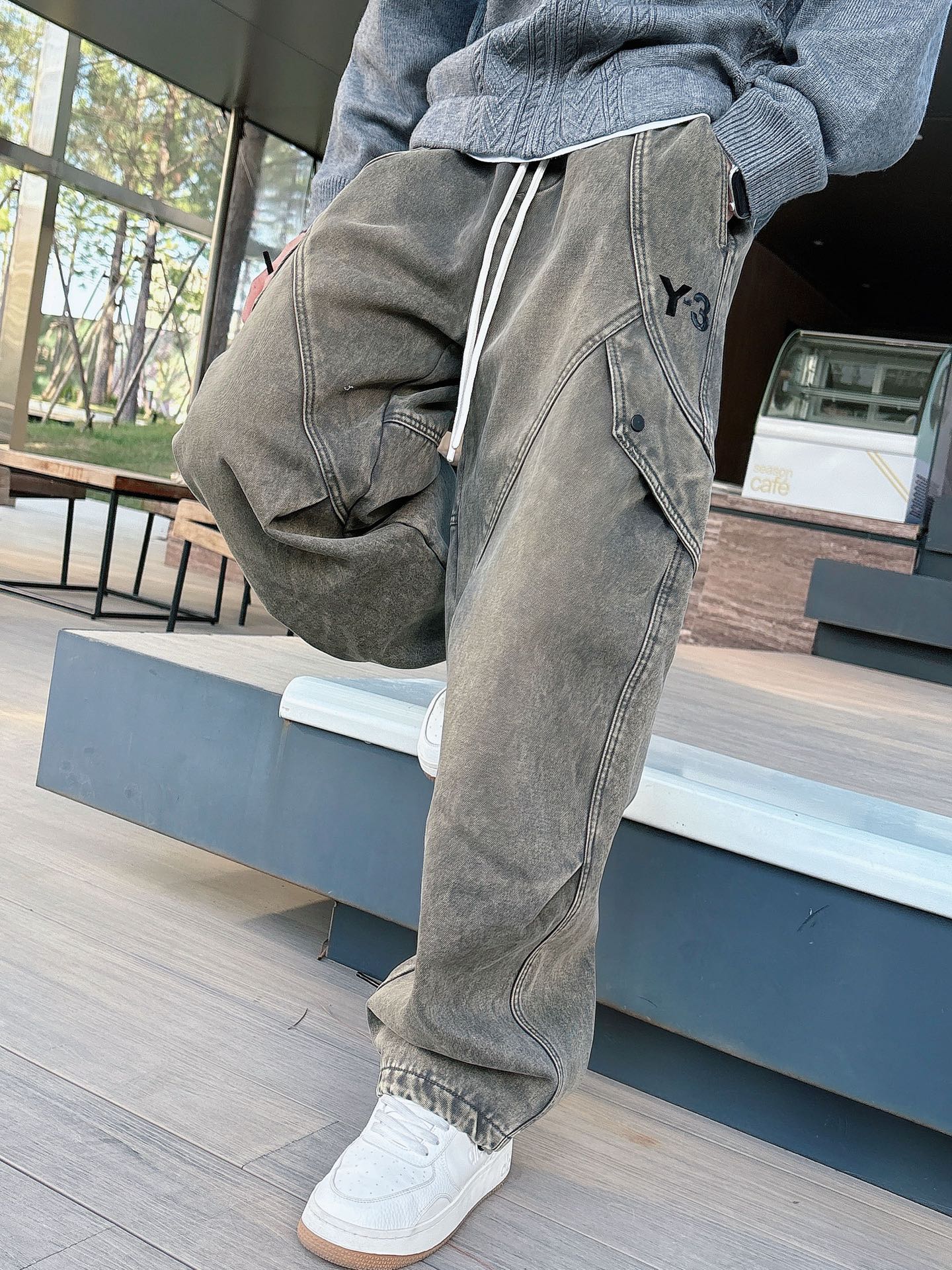 Y.3 🔥🔥冬季新款加绒休闲裤，采用优质斜纹棉布面料，整体水洗超级好看炫酷！两侧口袋设计搭配品牌标识，设
