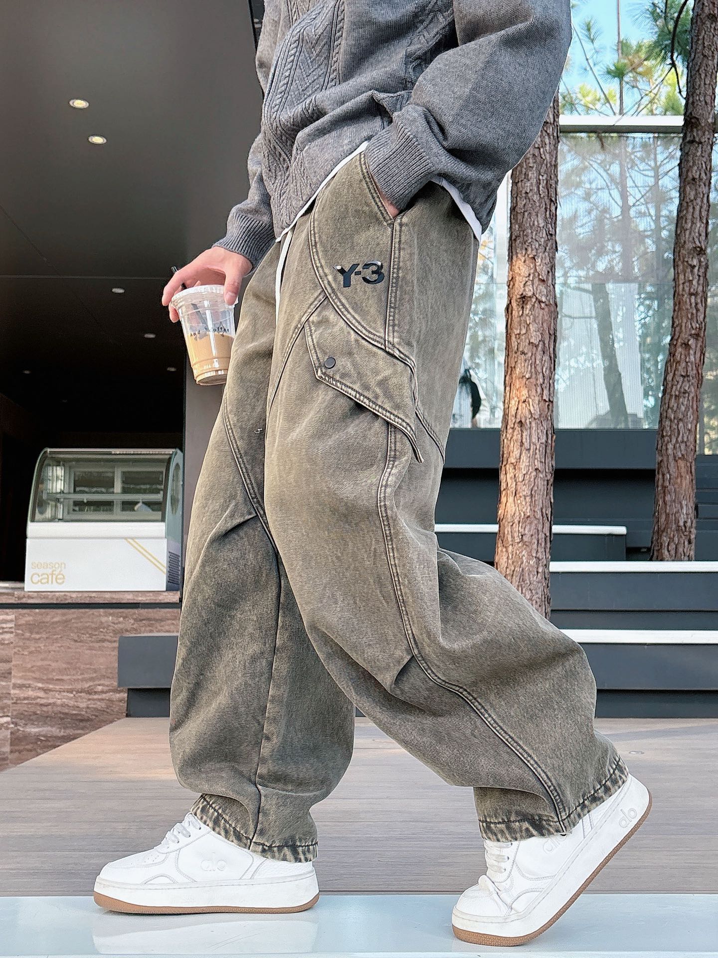 Y.3 🔥🔥冬季新款加绒休闲裤，采用优质斜纹棉布面料，整体水洗超级好看炫酷！两侧口袋设计搭配品牌标识，设