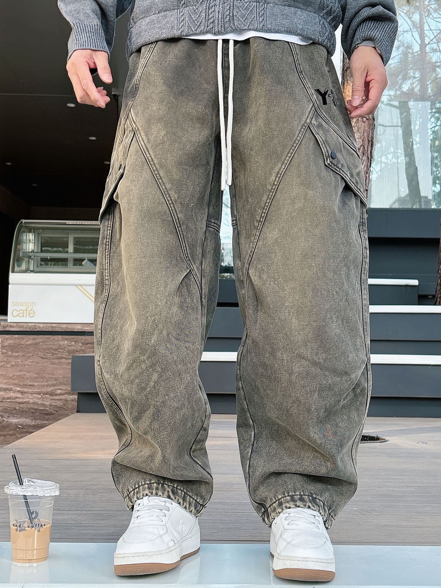 Y.3 🔥🔥冬季新款加绒休闲裤，采用优质斜纹棉布面料，整体水洗超级好看炫酷！两侧口袋设计搭配品牌标识，设