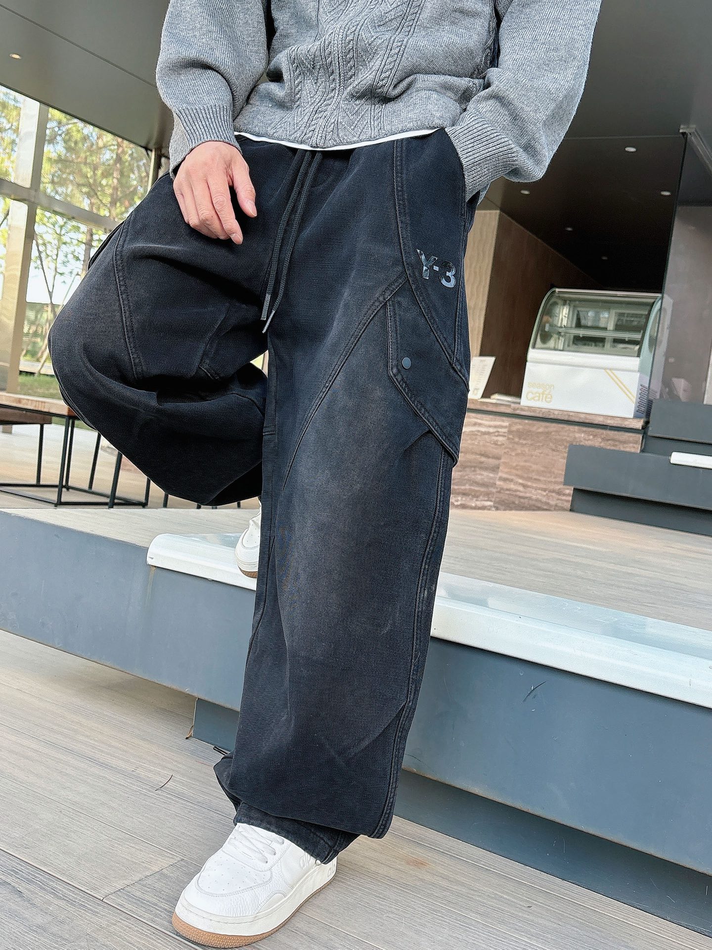 Y.3 🔥🔥冬季新款加绒休闲裤，采用优质斜纹棉布面料，整体水洗超级好看炫酷！两侧口袋设计搭配品牌标识，设