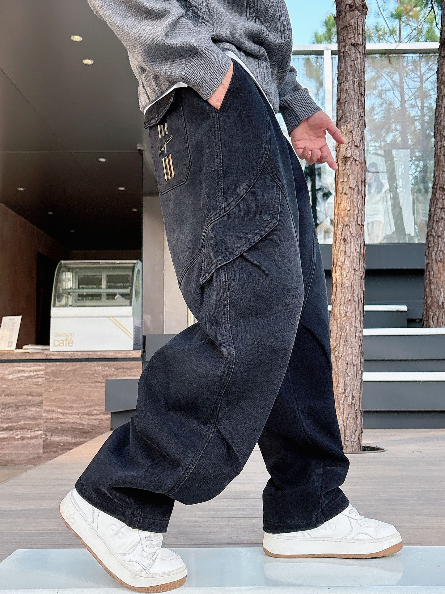 Y.3 🔥🔥冬季新款加绒休闲裤，采用优质斜纹棉布面料，整体水洗超级好看炫酷！两侧口袋设计搭配品牌标识，设