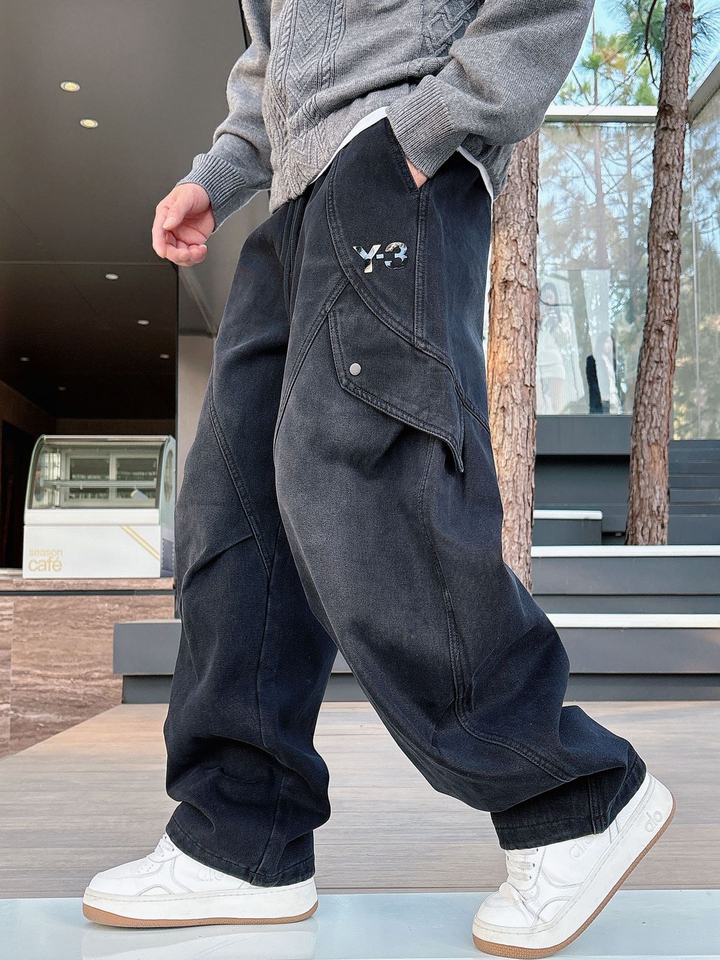 Y.3 🔥🔥冬季新款加绒休闲裤，采用优质斜纹棉布面料，整体水洗超级好看炫酷！两侧口袋设计搭配品牌标识，设