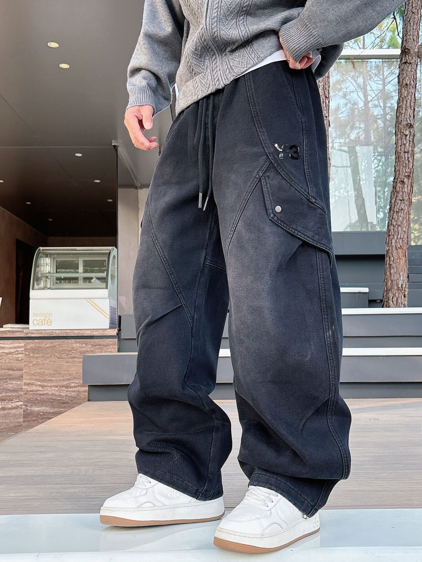 Y.3 🔥🔥冬季新款加绒休闲裤，采用优质斜纹棉布面料，整体水洗超级好看炫酷！两侧口袋设计搭配品牌标识，设