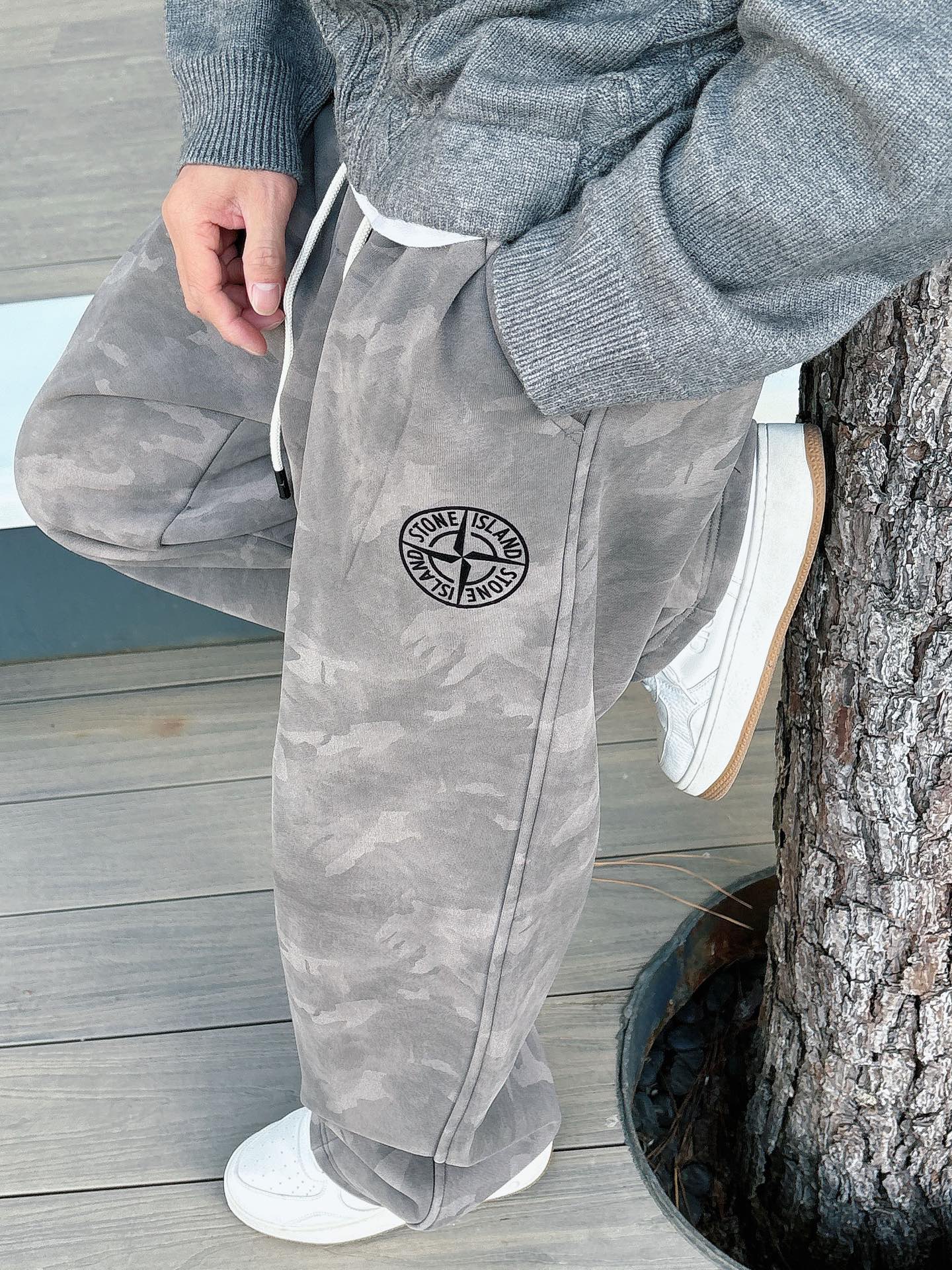 CD乂石头岛🔥🔥休闲迷彩直筒长裤，采用优质斜纹材质，挺括有型，整体迷彩上身足够吸睛且回头率爆棚！休闲直筒