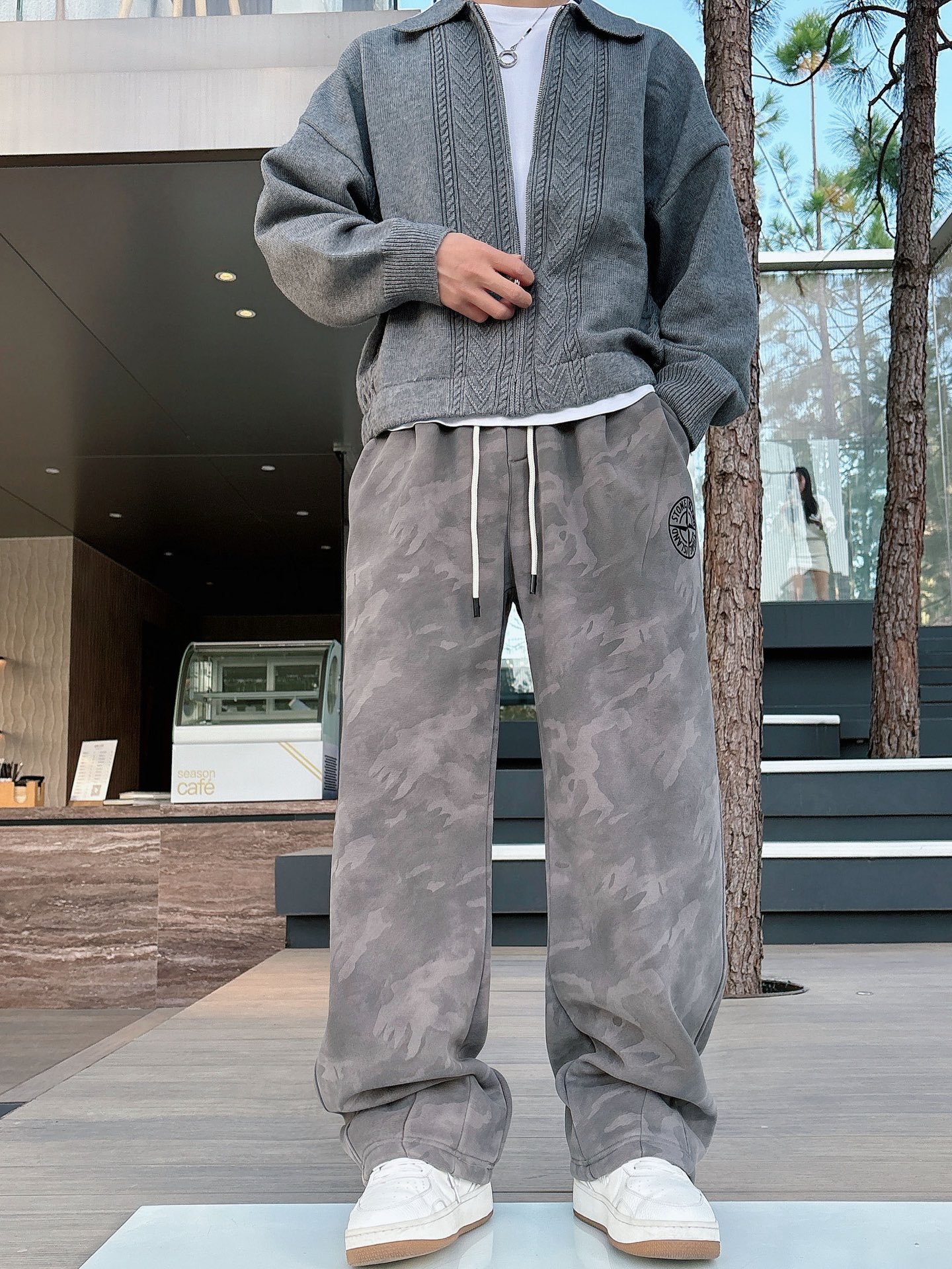 CD乂石头岛🔥🔥休闲迷彩直筒长裤，采用优质斜纹材质，挺括有型，整体迷彩上身足够吸睛且回头率爆棚！休闲直筒