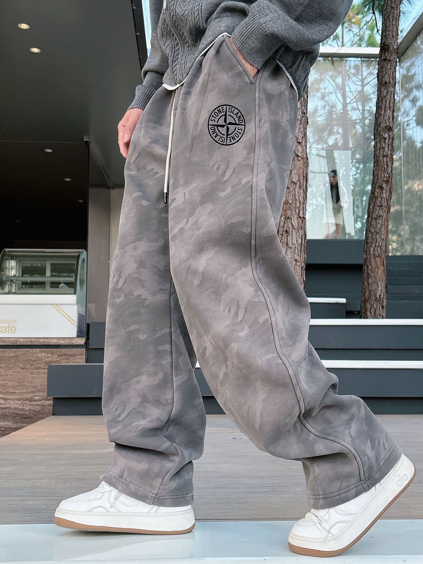 CD乂石头岛🔥🔥休闲迷彩直筒长裤，采用优质斜纹材质，挺括有型，整体迷彩上身足够吸睛且回头率爆棚！休闲直筒