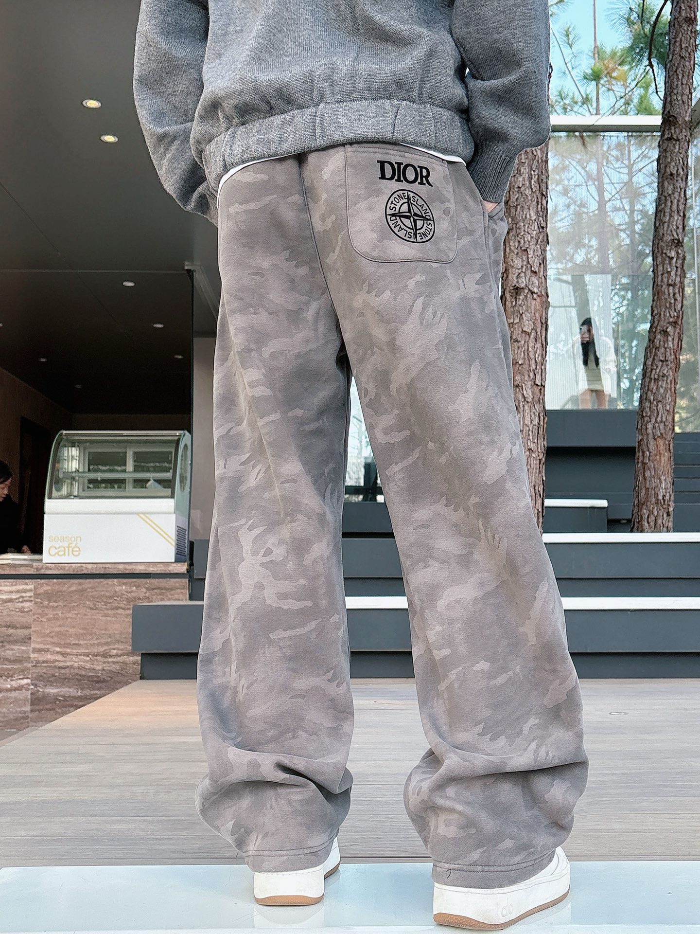 CD乂石头岛🔥🔥休闲迷彩直筒长裤，采用优质斜纹材质，挺括有型，整体迷彩上身足够吸睛且回头率爆棚！休闲直筒