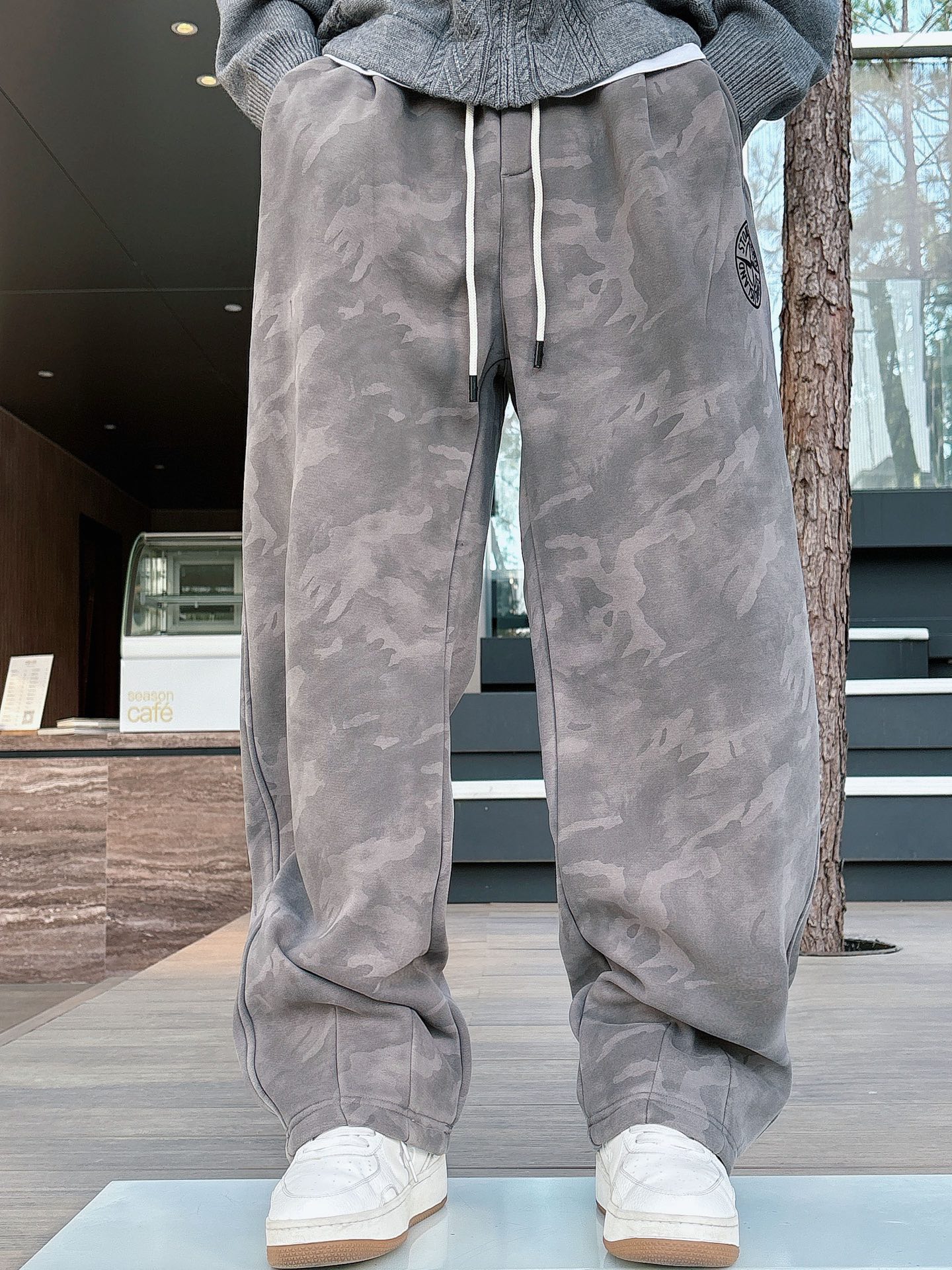 CD乂石头岛🔥🔥休闲迷彩直筒长裤，采用优质斜纹材质，挺括有型，整体迷彩上身足够吸睛且回头率爆棚！休闲直筒