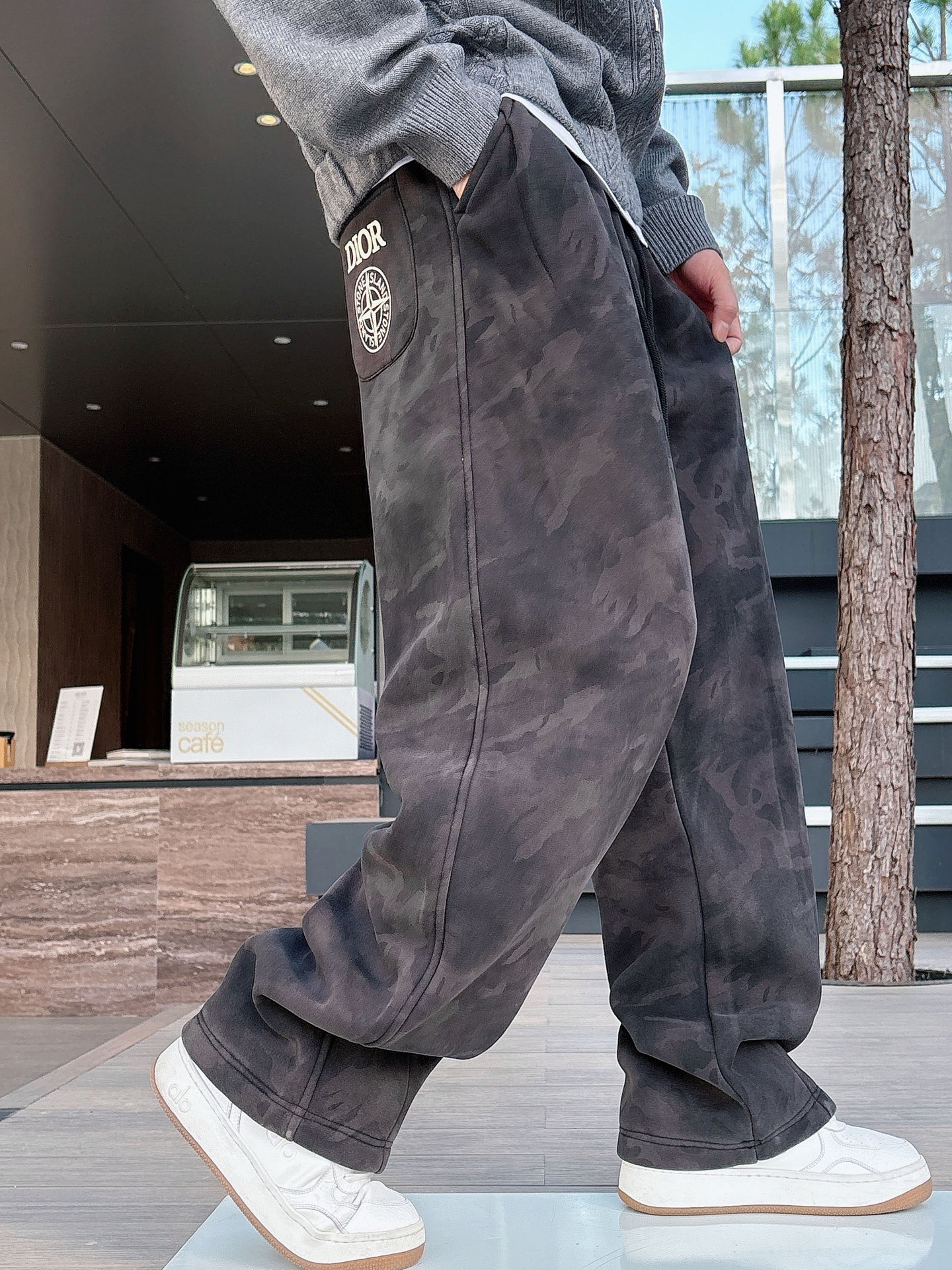 CD乂石头岛🔥🔥休闲迷彩直筒长裤，采用优质斜纹材质，挺括有型，整体迷彩上身足够吸睛且回头率爆棚！休闲直筒