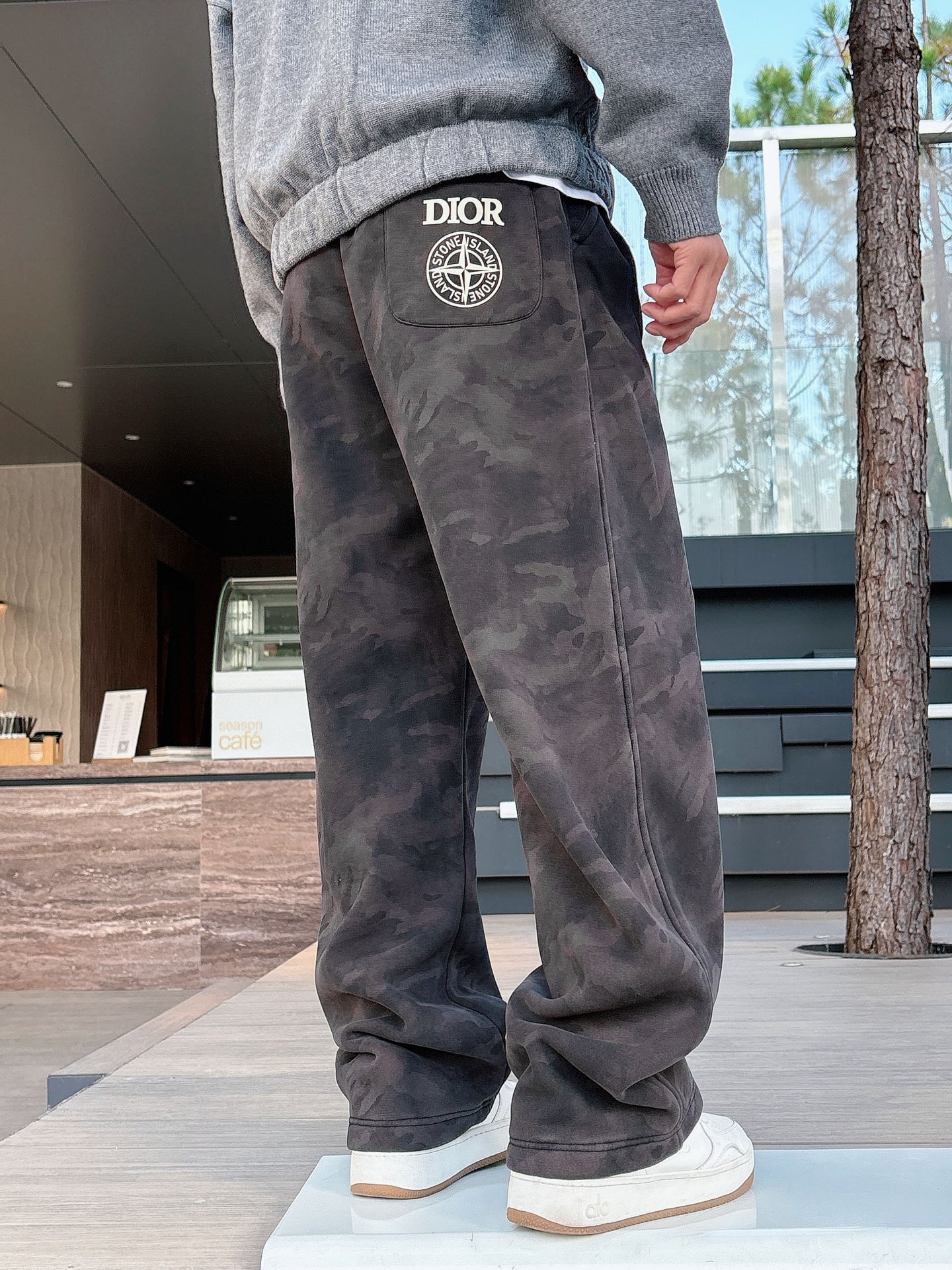 CD乂石头岛🔥🔥休闲迷彩直筒长裤，采用优质斜纹材质，挺括有型，整体迷彩上身足够吸睛且回头率爆棚！休闲直筒