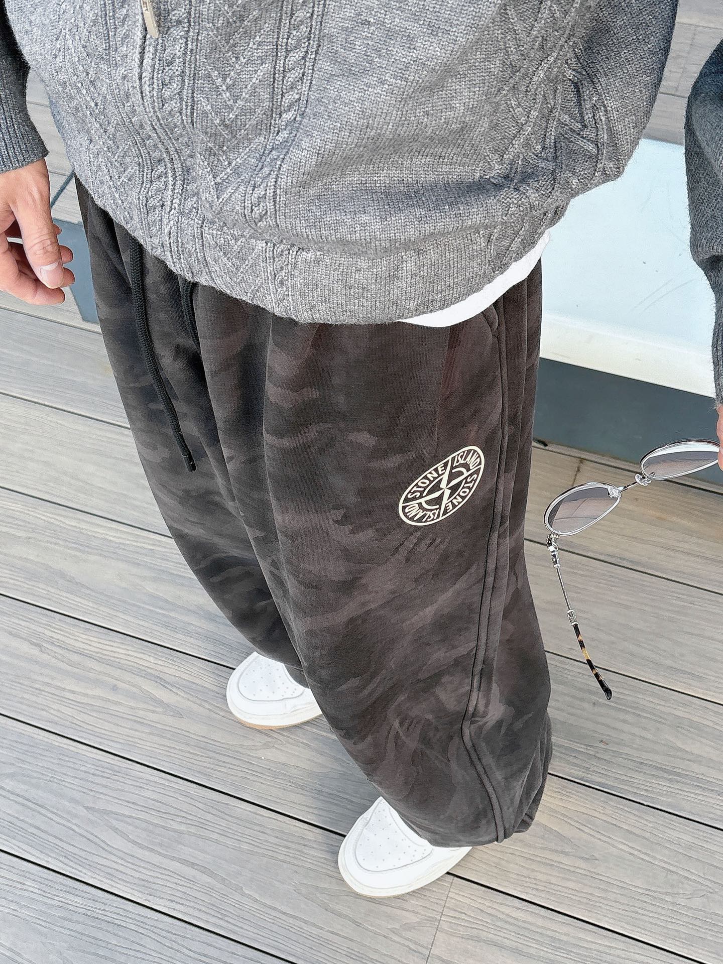 CD乂石头岛🔥🔥休闲迷彩直筒长裤，采用优质斜纹材质，挺括有型，整体迷彩上身足够吸睛且回头率爆棚！休闲直筒