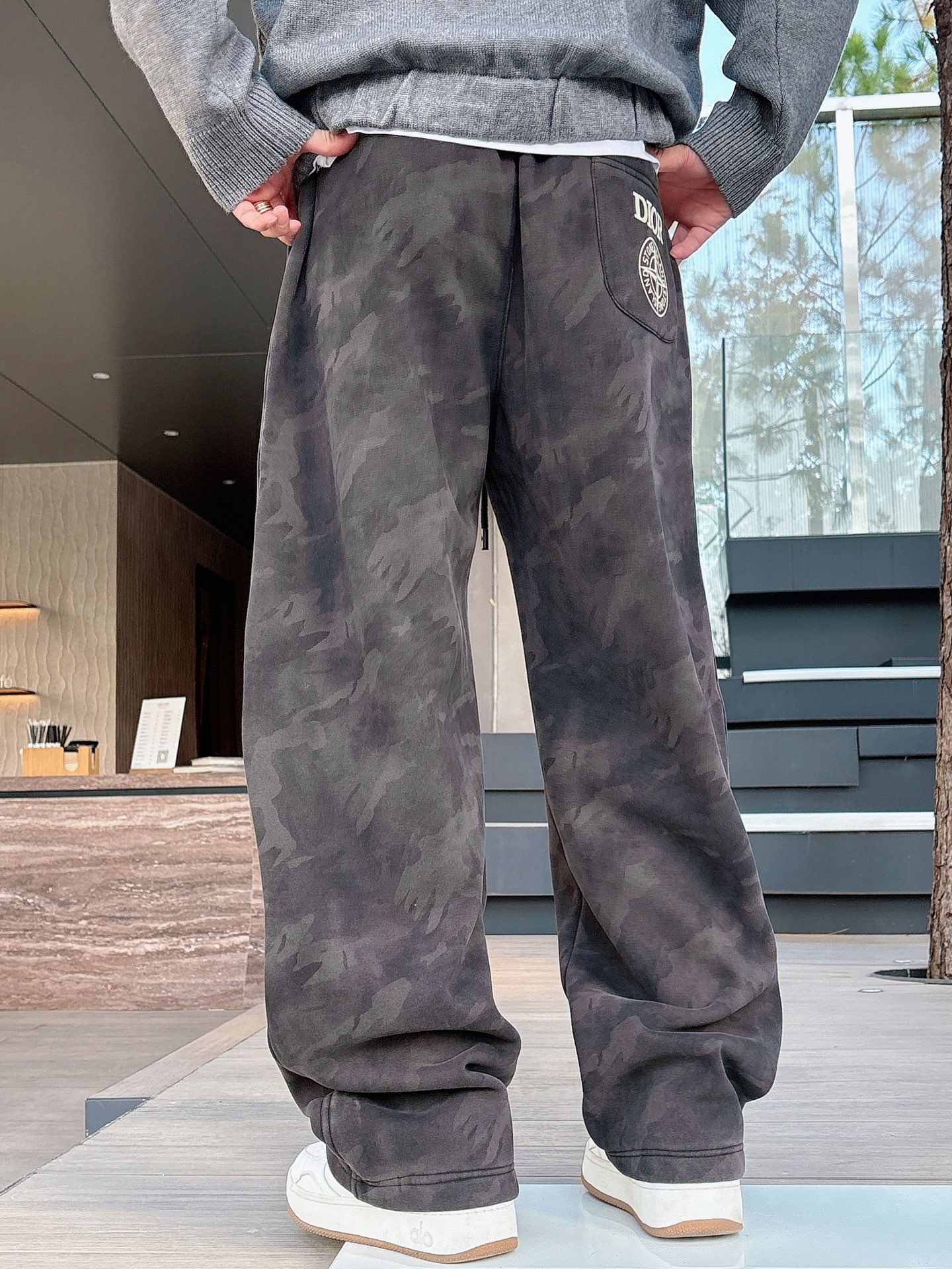 CD乂石头岛🔥🔥休闲迷彩直筒长裤，采用优质斜纹材质，挺括有型，整体迷彩上身足够吸睛且回头率爆棚！休闲直筒