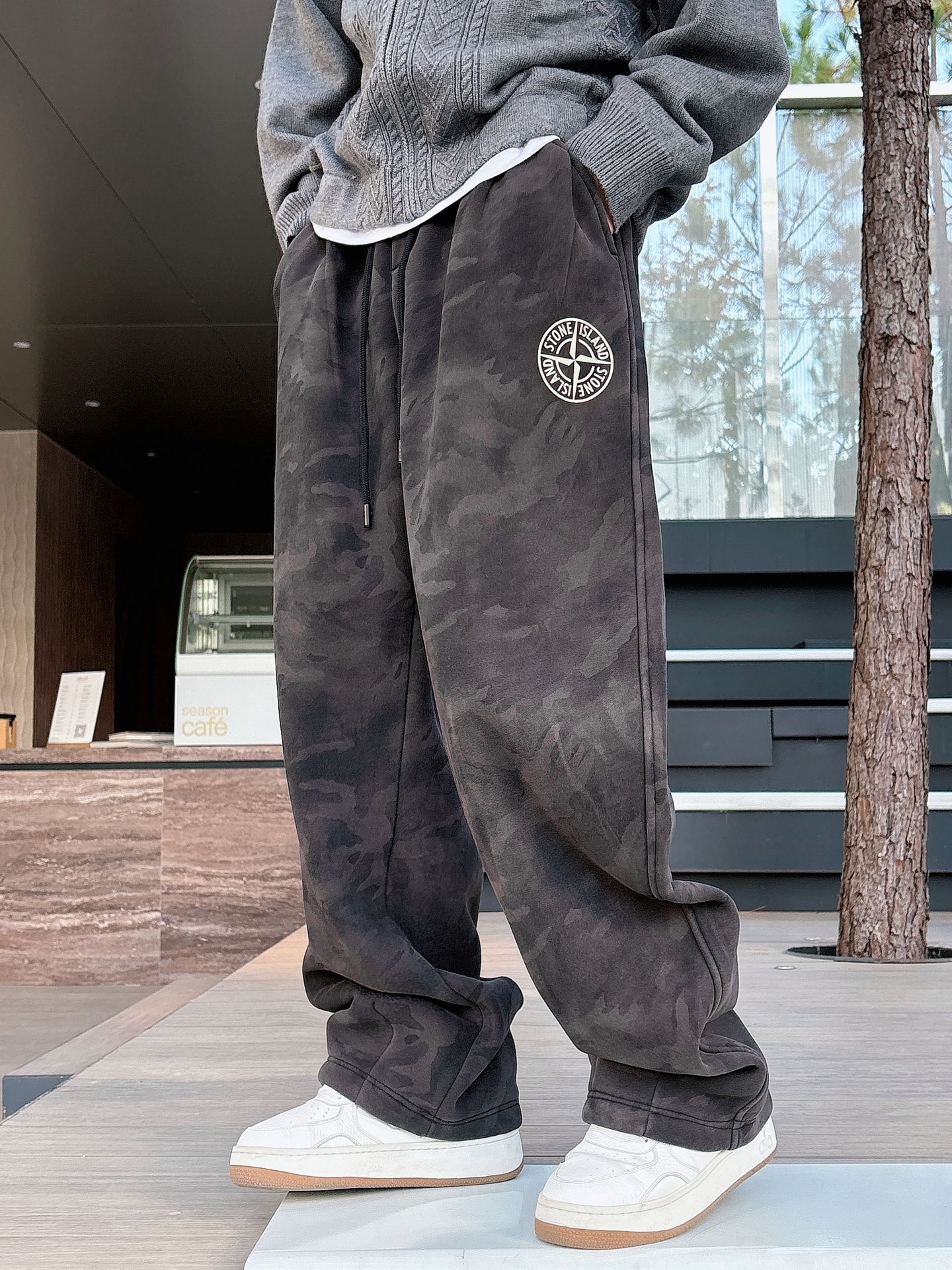 CD乂石头岛🔥🔥休闲迷彩直筒长裤，采用优质斜纹材质，挺括有型，整体迷彩上身足够吸睛且回头率爆棚！休闲直筒