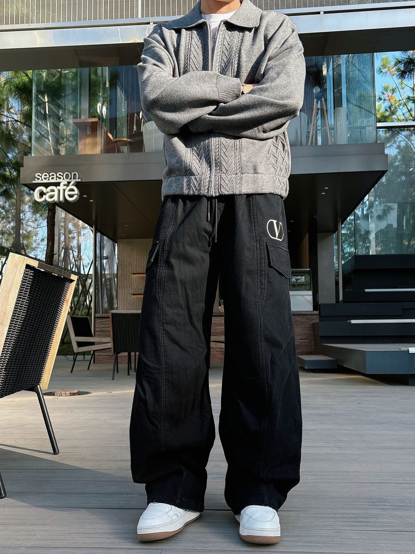 华伦🔥🔥冬季新款加绒直筒裤，采用进口优质斜纹棉水洗面料，整体采用水洗做旧设计工艺，面料柔软舒适！两侧工装