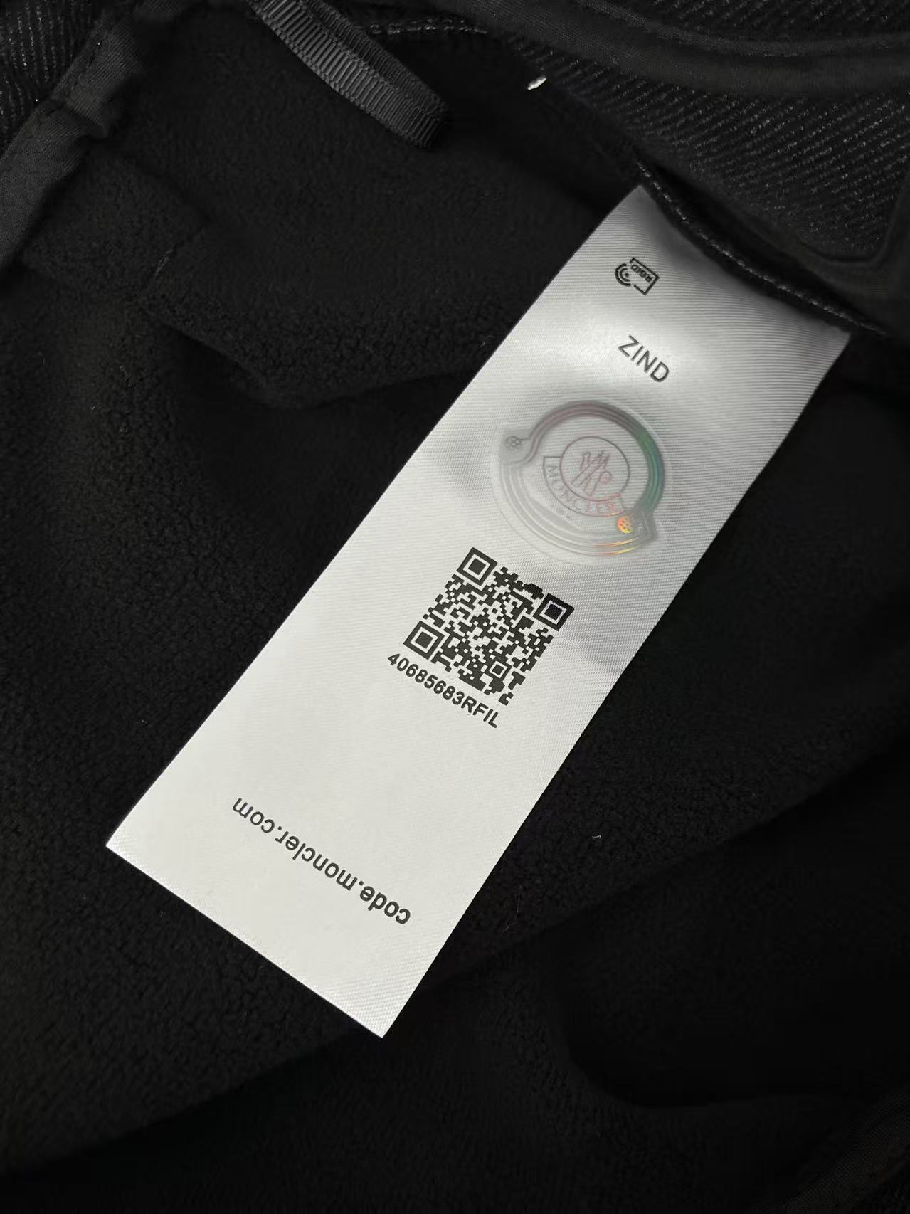 蒙口🔥🔥冬季新款加绒休闲裤，采用混纺呢子面料打造，舒适保暖轻肤软糯，非常有垂感不显臃肿。前面品牌标识设计