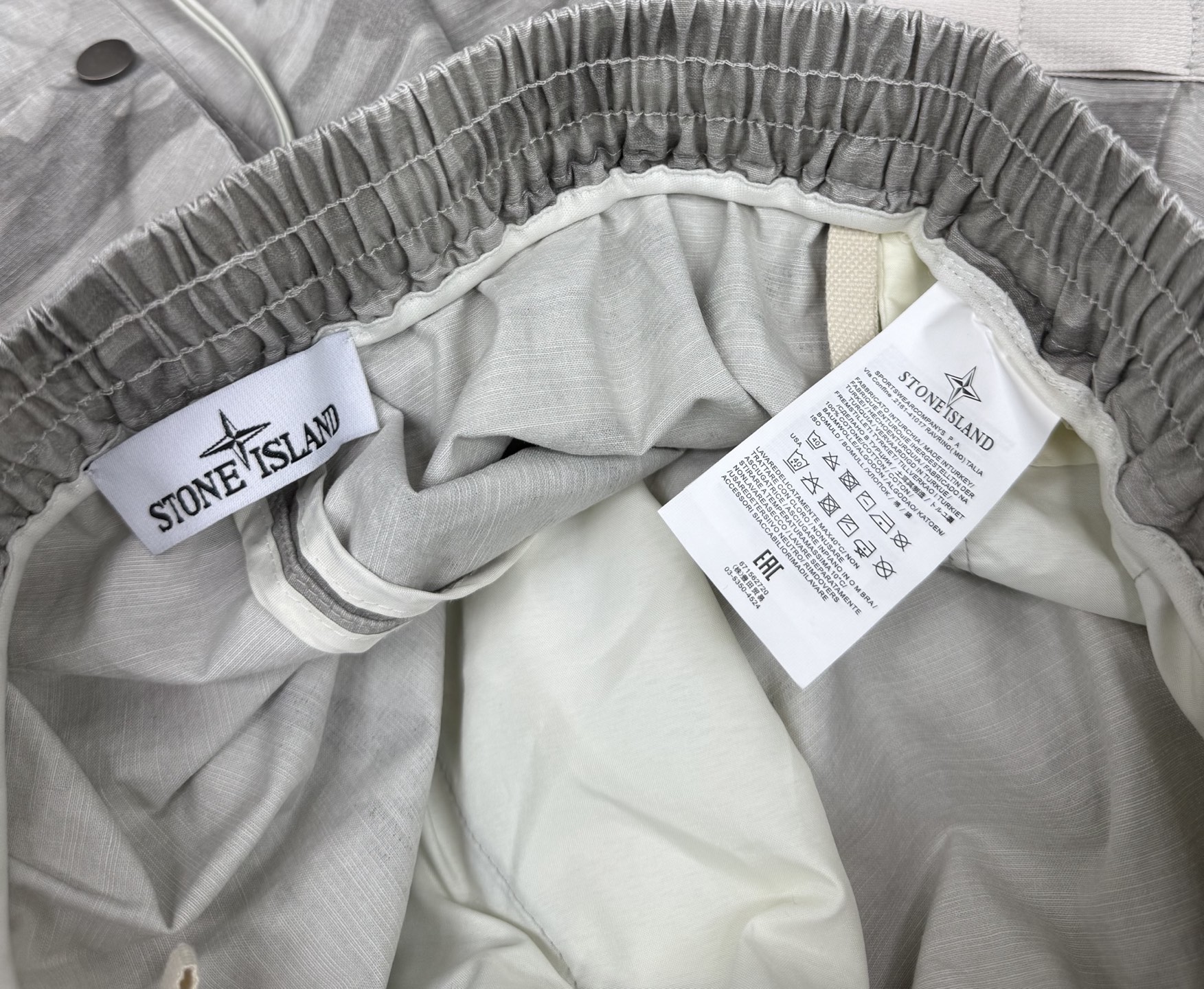 石头岛🔥🔥休闲迷彩直筒长裤，采用优质梭织材质，挺括有型，整体迷彩上身足够吸睛且回头率爆棚！休闲直筒裤装版