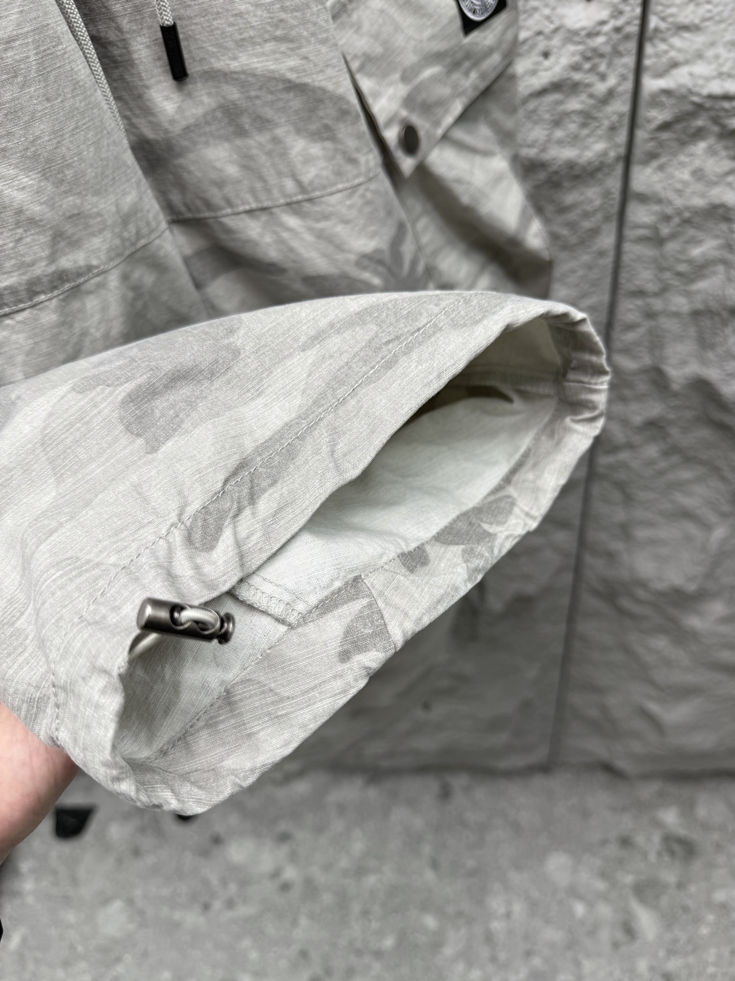 石头岛🔥🔥休闲迷彩直筒长裤，采用优质梭织材质，挺括有型，整体迷彩上身足够吸睛且回头率爆棚！休闲直筒裤装版