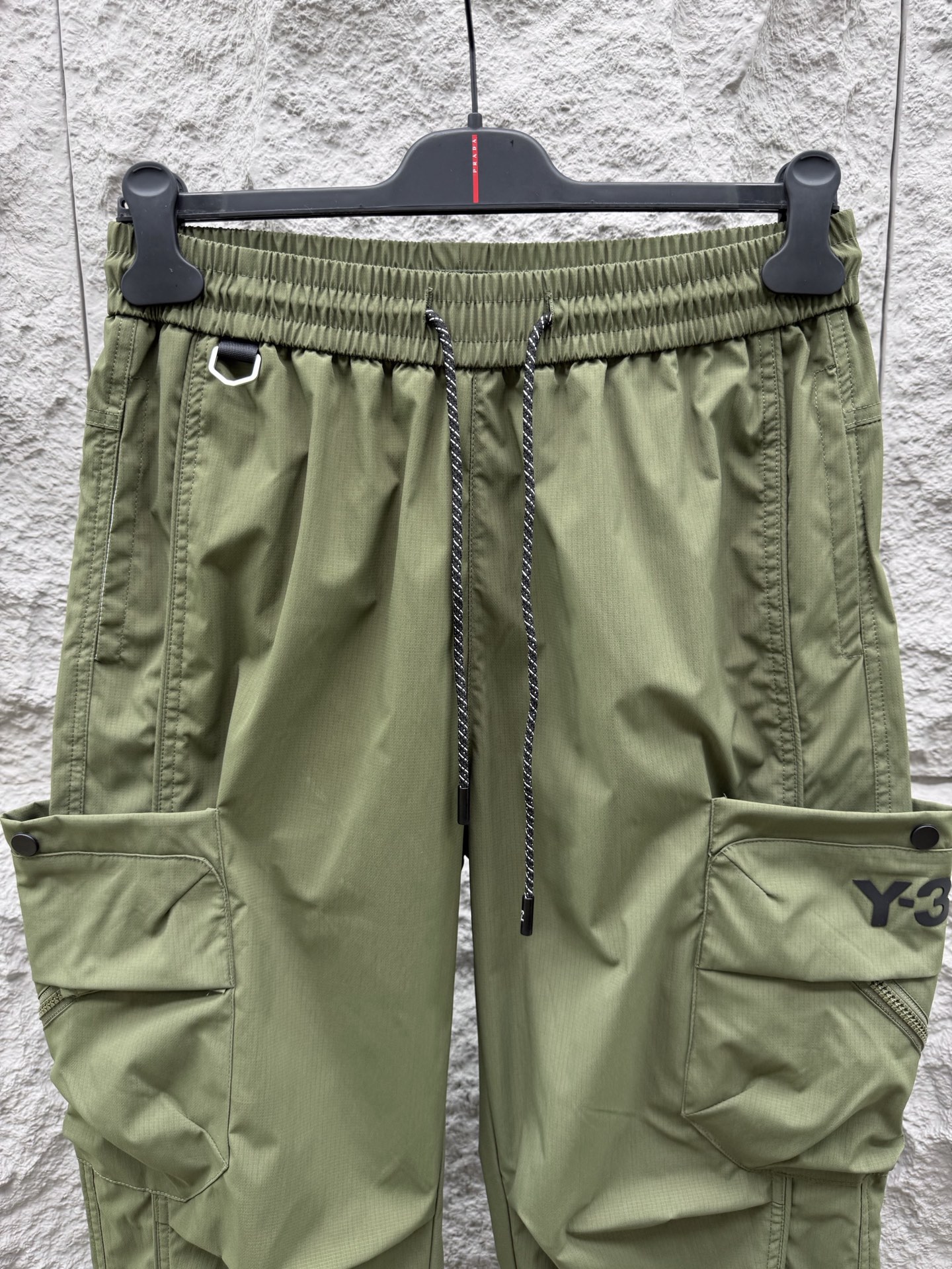 Y.3🔥🔥春夏季新款休闲裤，采用优质梭织材质，面料丝滑挺括，两侧工装口袋设计装饰，上身足够吸睛且回头率爆