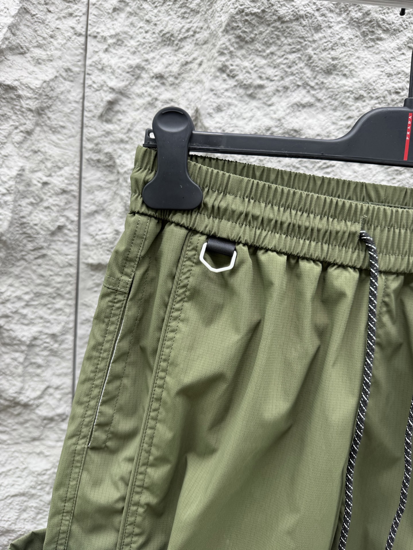 Y.3🔥🔥春夏季新款休闲裤，采用优质梭织材质，面料丝滑挺括，两侧工装口袋设计装饰，上身足够吸睛且回头率爆