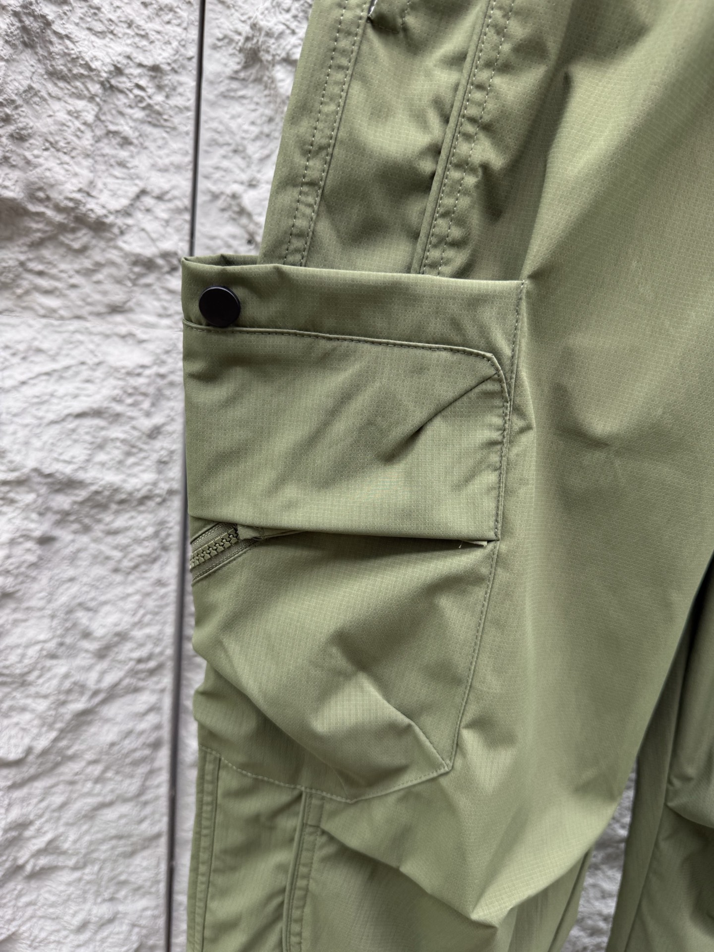 Y.3🔥🔥春夏季新款休闲裤，采用优质梭织材质，面料丝滑挺括，两侧工装口袋设计装饰，上身足够吸睛且回头率爆