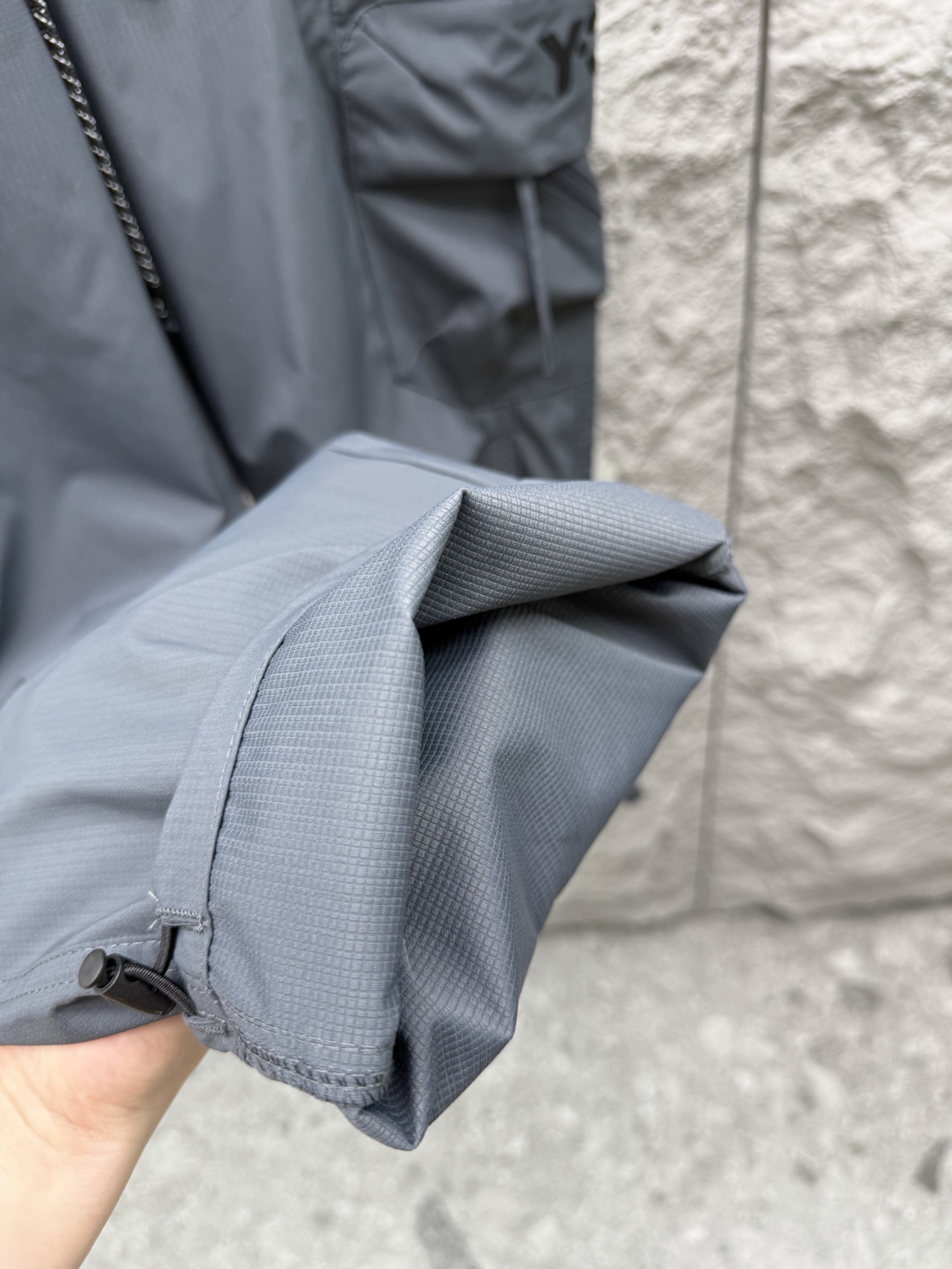 Y.3🔥🔥春夏季新款休闲裤，采用优质梭织材质，面料丝滑挺括，两侧工装口袋设计装饰，上身足够吸睛且回头率爆