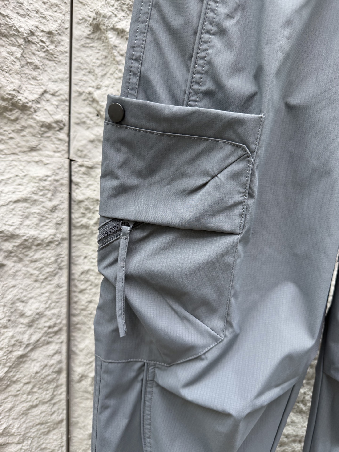 Y.3🔥🔥春夏季新款休闲裤，采用优质梭织材质，面料丝滑挺括，两侧工装口袋设计装饰，上身足够吸睛且回头率爆