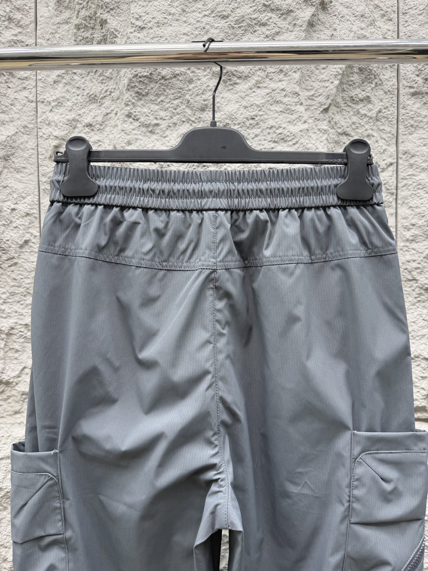 Y.3🔥🔥春夏季新款休闲裤，采用优质梭织材质，面料丝滑挺括，两侧工装口袋设计装饰，上身足够吸睛且回头率爆