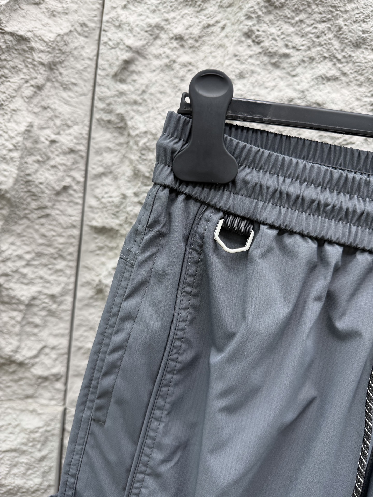 Y.3🔥🔥春夏季新款休闲裤，采用优质梭织材质，面料丝滑挺括，两侧工装口袋设计装饰，上身足够吸睛且回头率爆