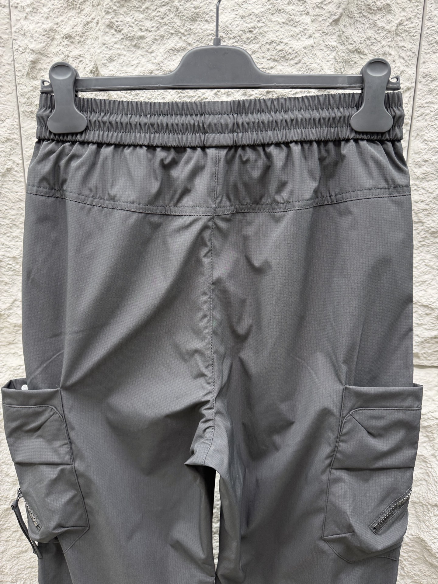 Y.3🔥🔥春夏季新款休闲裤，采用优质梭织材质，面料丝滑挺括，两侧工装口袋设计装饰，上身足够吸睛且回头率爆