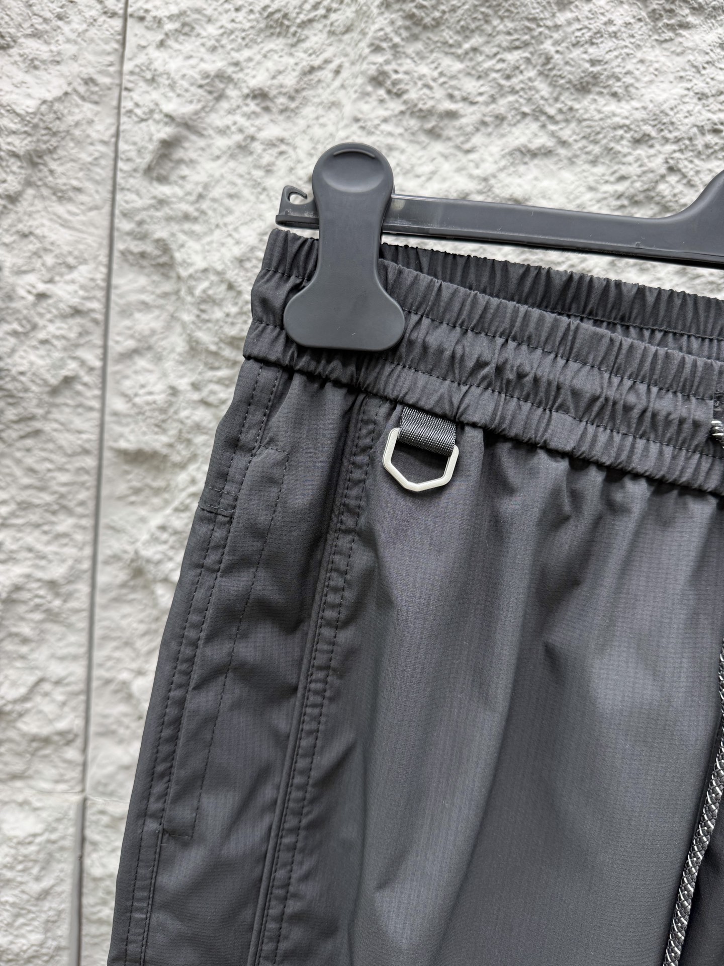 迪桑特🔥🔥春夏新款休闲裤，香港洋行渠道货，高级优质面料，细腻柔软程度非同一般。处处彰显独特的风格魅力，毋