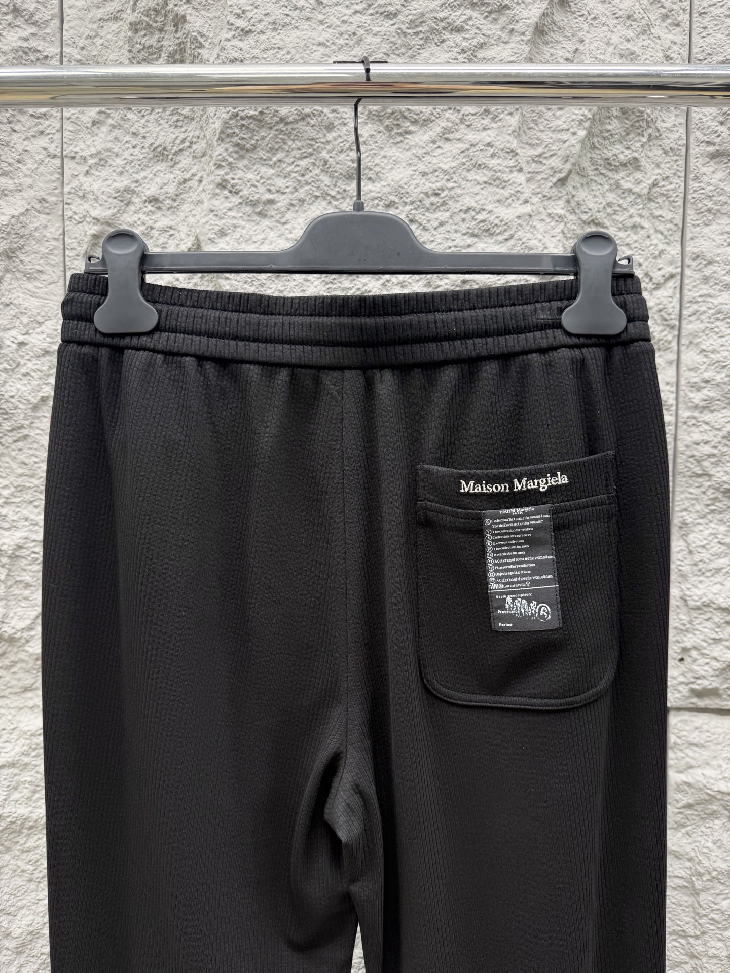 马吉拉🔥🔥春夏新款刺绣标签天丝混纺休闲裤，高端男士必备超柔超弹直筒裤。特供顶级渠道分享，后口袋贴布标签l