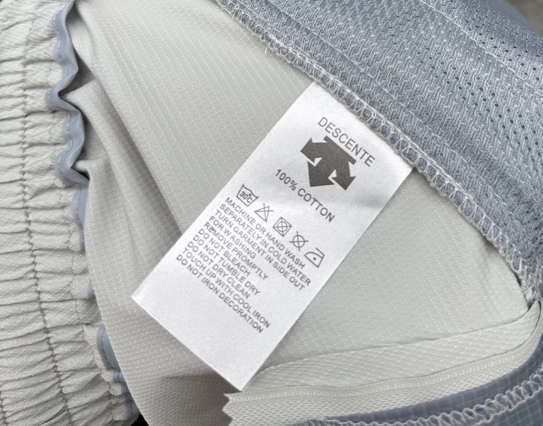 迪桑特🔥🔥春夏新款休闲裤，香港洋行渠道货，高级优质面料，细腻柔软程度非同一般。处处彰显独特的风格魅力，毋