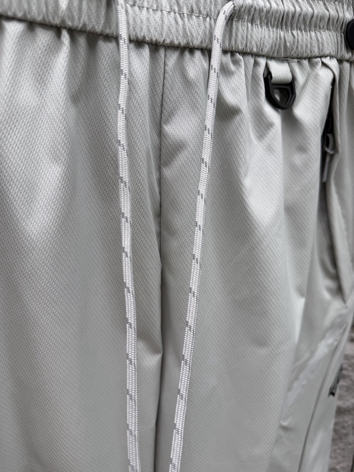 迪桑特🔥🔥春夏新款休闲裤，香港洋行渠道货，高级优质面料，细腻柔软程度非同一般。处处彰显独特的风格魅力，毋