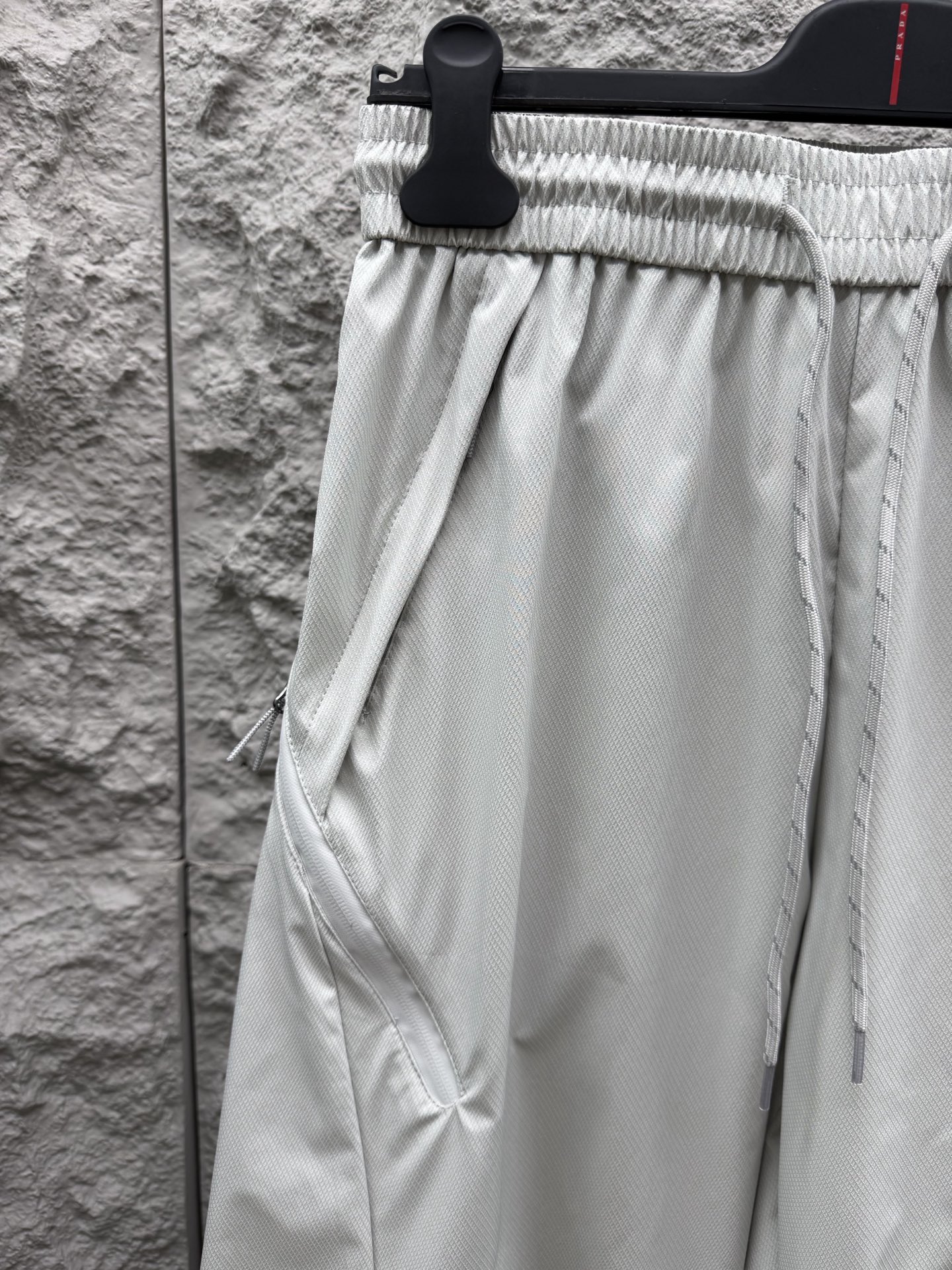 迪桑特🔥🔥春夏新款休闲裤，香港洋行渠道货，高级优质面料，细腻柔软程度非同一般。处处彰显独特的风格魅力，毋