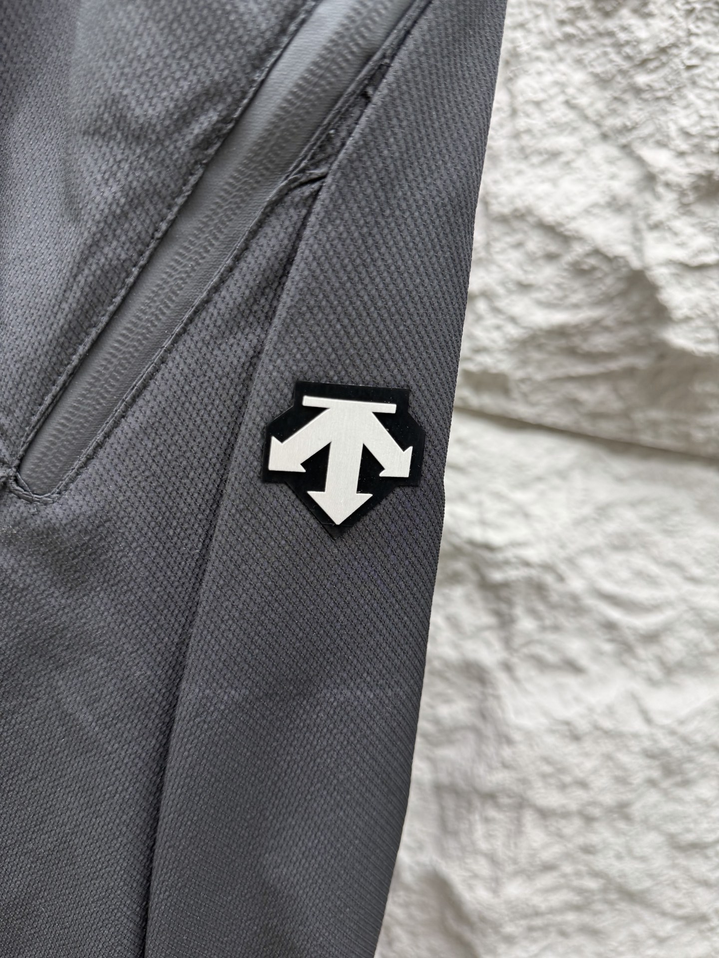 迪桑特🔥🔥春夏新款休闲裤，香港洋行渠道货，高级优质面料，细腻柔软程度非同一般。处处彰显独特的风格魅力，毋