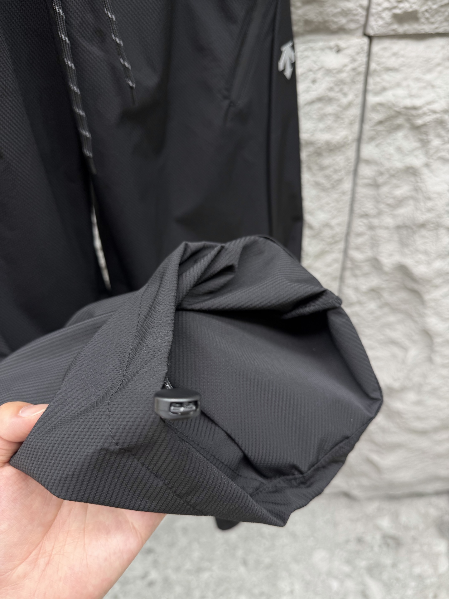 迪桑特🔥🔥春夏新款休闲裤，香港洋行渠道货，高级优质面料，细腻柔软程度非同一般。处处彰显独特的风格魅力，毋