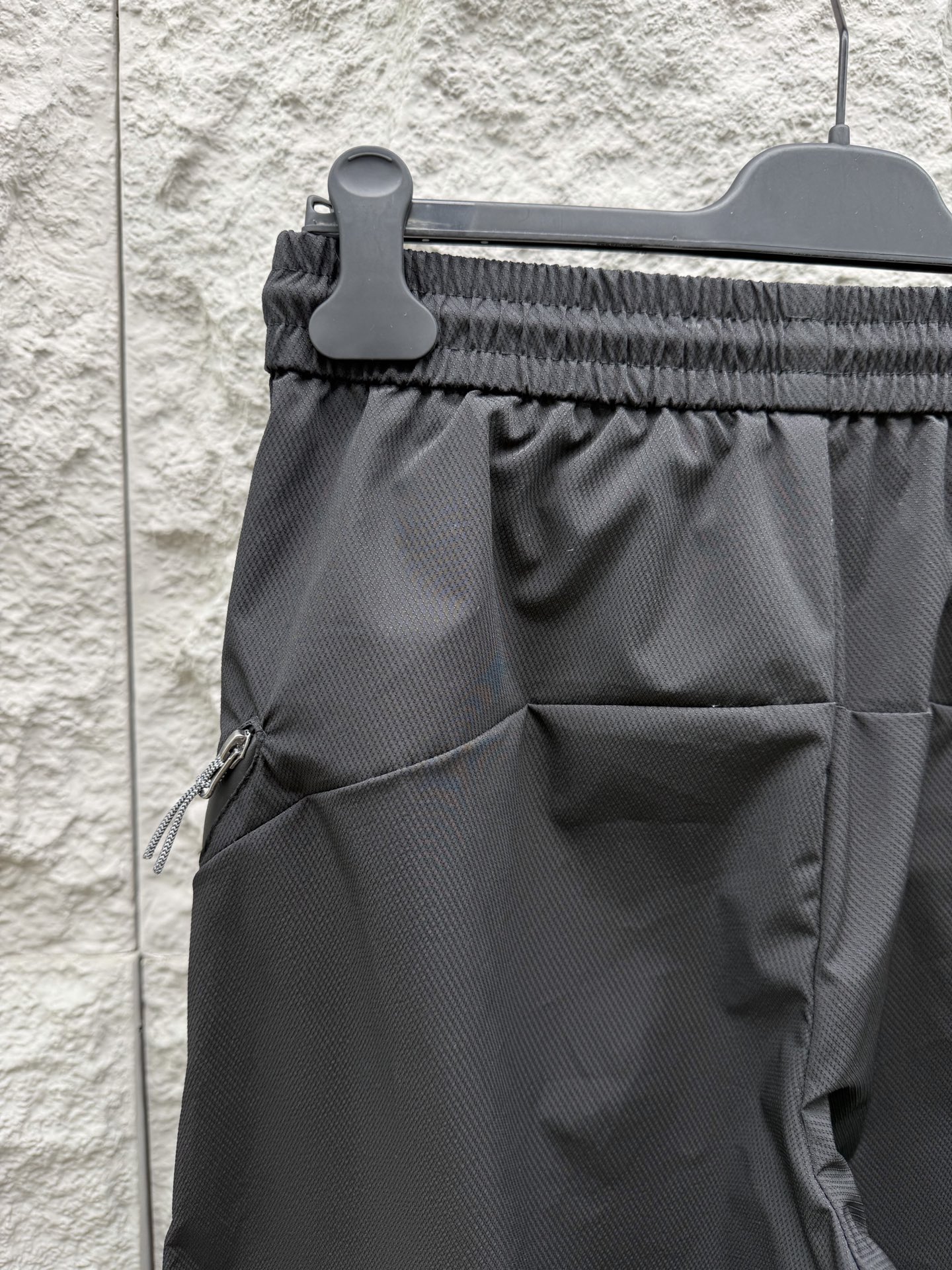 迪桑特🔥🔥春夏新款休闲裤，香港洋行渠道货，高级优质面料，细腻柔软程度非同一般。处处彰显独特的风格魅力，毋