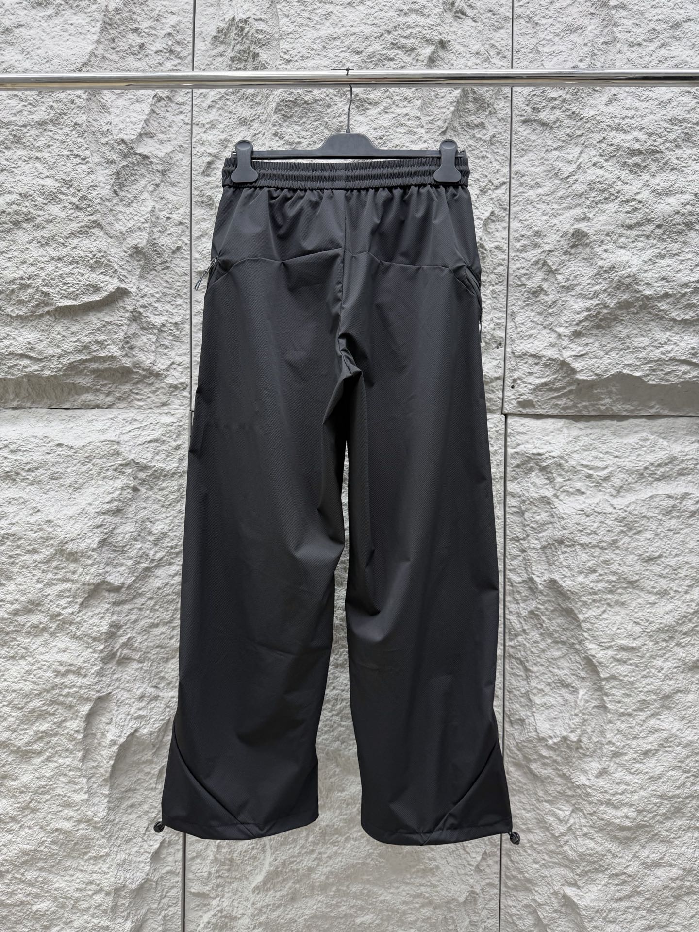 迪桑特🔥🔥春夏新款休闲裤，香港洋行渠道货，高级优质面料，细腻柔软程度非同一般。处处彰显独特的风格魅力，毋