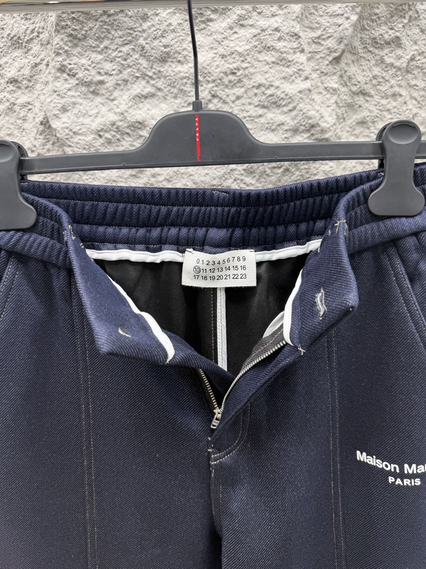 马吉拉🔥🔥春夏新款天丝混纺垂感休闲裤，高端男士必备超柔超弹直筒裤。特供顶级渠道分享，辨识度超高。用面料征