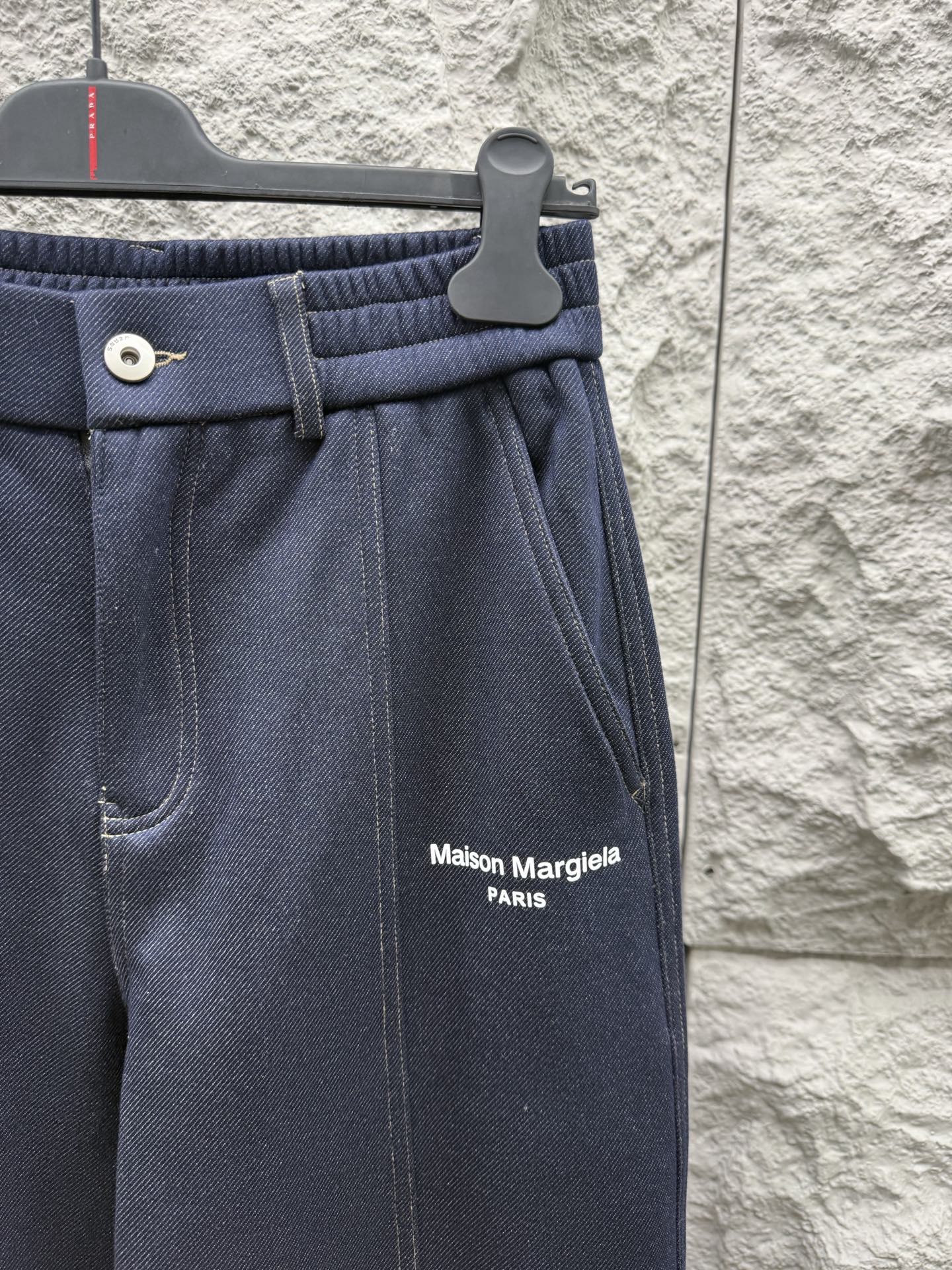 马吉拉🔥🔥春夏新款天丝混纺垂感休闲裤，高端男士必备超柔超弹直筒裤。特供顶级渠道分享，辨识度超高。用面料征