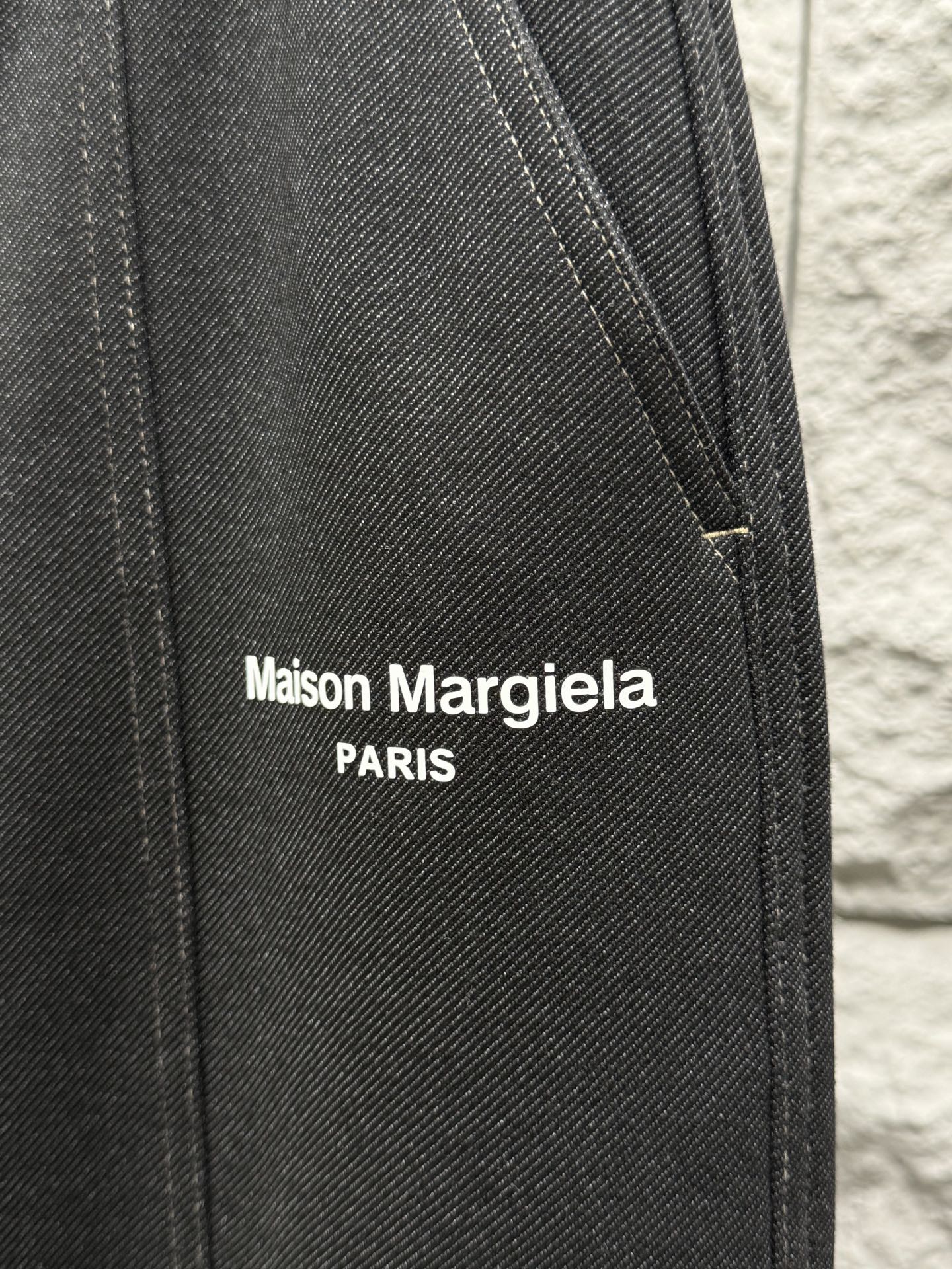 马吉拉🔥🔥春夏新款天丝混纺垂感休闲裤，高端男士必备超柔超弹直筒裤。特供顶级渠道分享，辨识度超高。用面料征