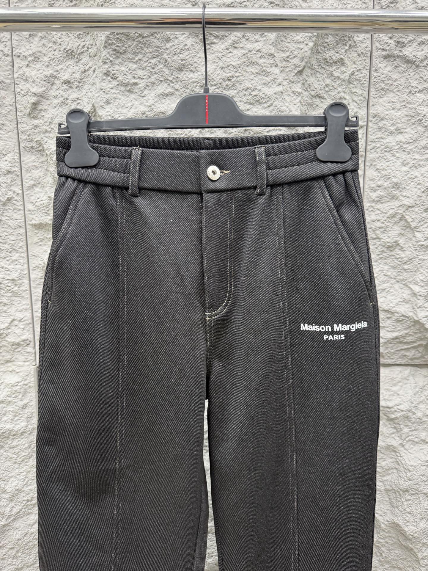 马吉拉🔥🔥春夏新款天丝混纺垂感休闲裤，高端男士必备超柔超弹直筒裤。特供顶级渠道分享，辨识度超高。用面料征