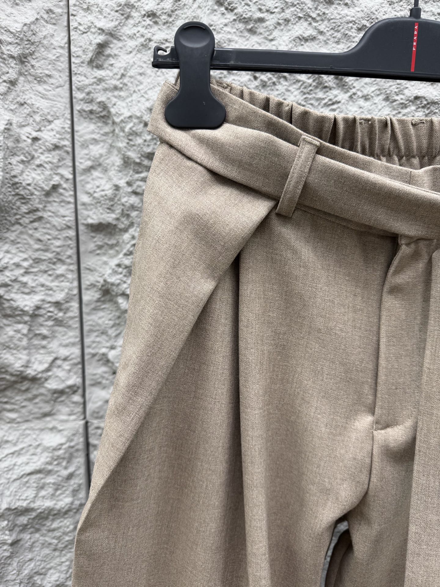 马吉拉🔥🔥春夏新款宽松阔腿休闲西裤，压褶设计简直是神来之笔，不仅增加了裤子的层次感，还超级显瘦，抽绳视觉