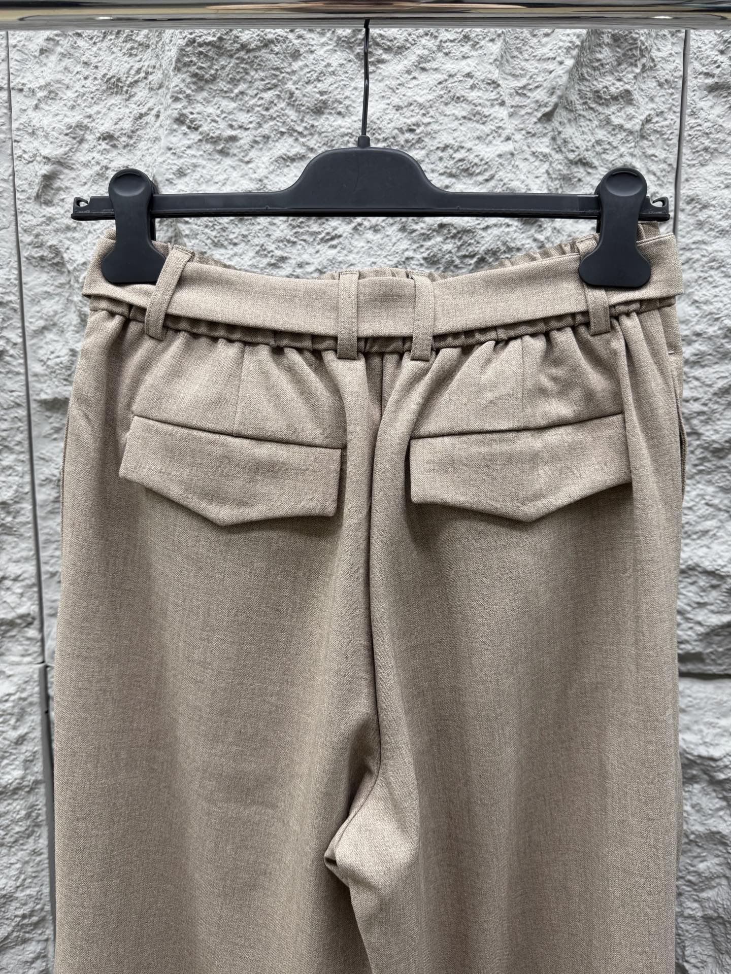 马吉拉🔥🔥春夏新款宽松阔腿休闲西裤，压褶设计简直是神来之笔，不仅增加了裤子的层次感，还超级显瘦，抽绳视觉