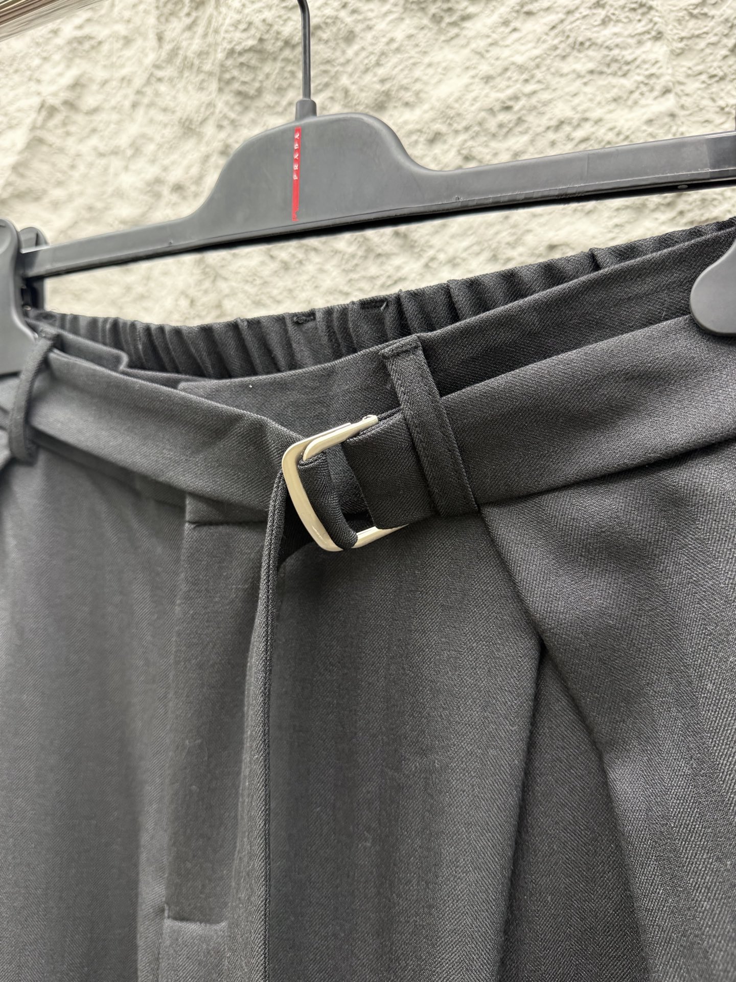 马吉拉🔥🔥春夏新款宽松阔腿休闲西裤，压褶设计简直是神来之笔，不仅增加了裤子的层次感，还超级显瘦，抽绳视觉