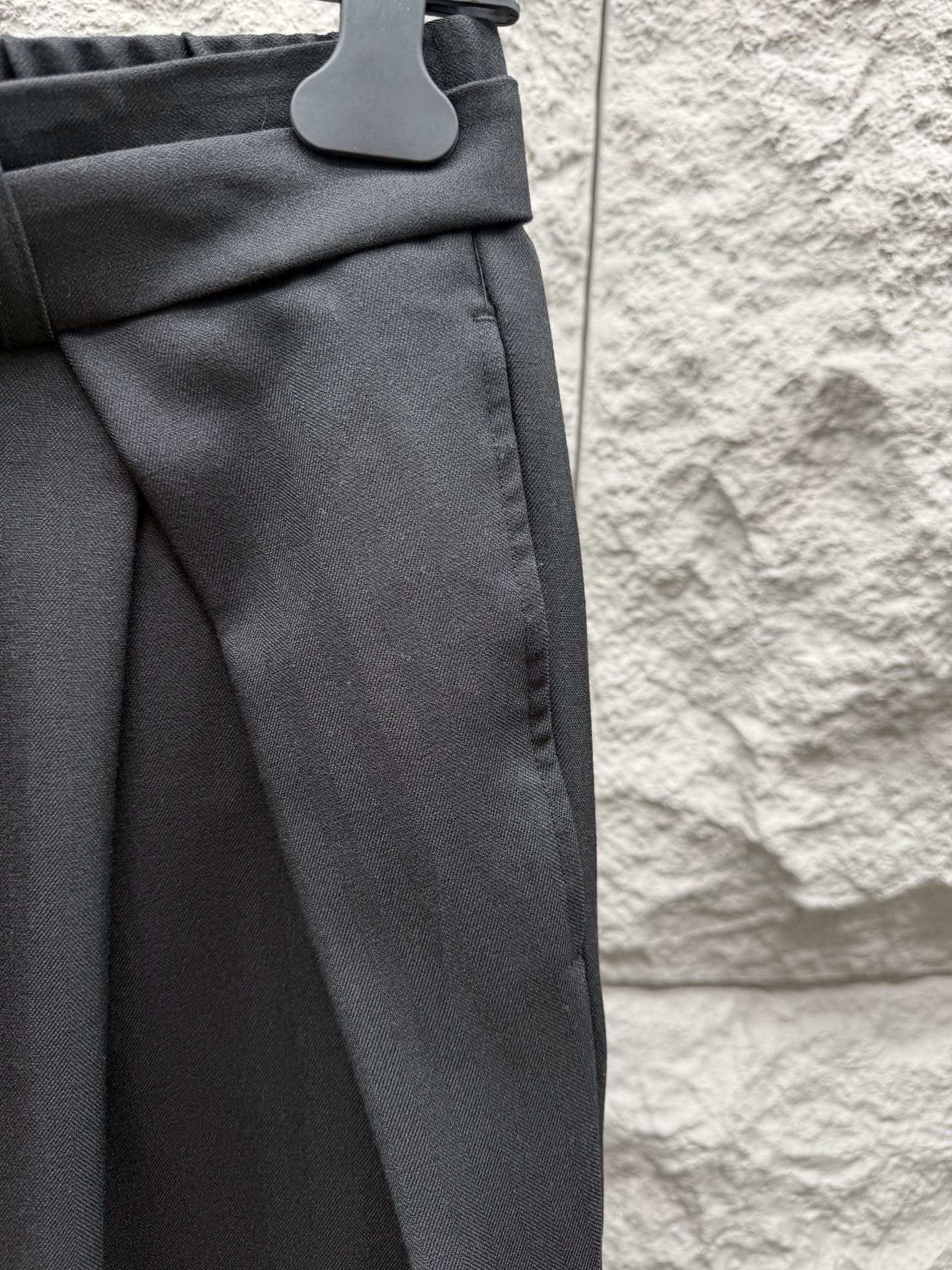 马吉拉🔥🔥春夏新款宽松阔腿休闲西裤，压褶设计简直是神来之笔，不仅增加了裤子的层次感，还超级显瘦，抽绳视觉