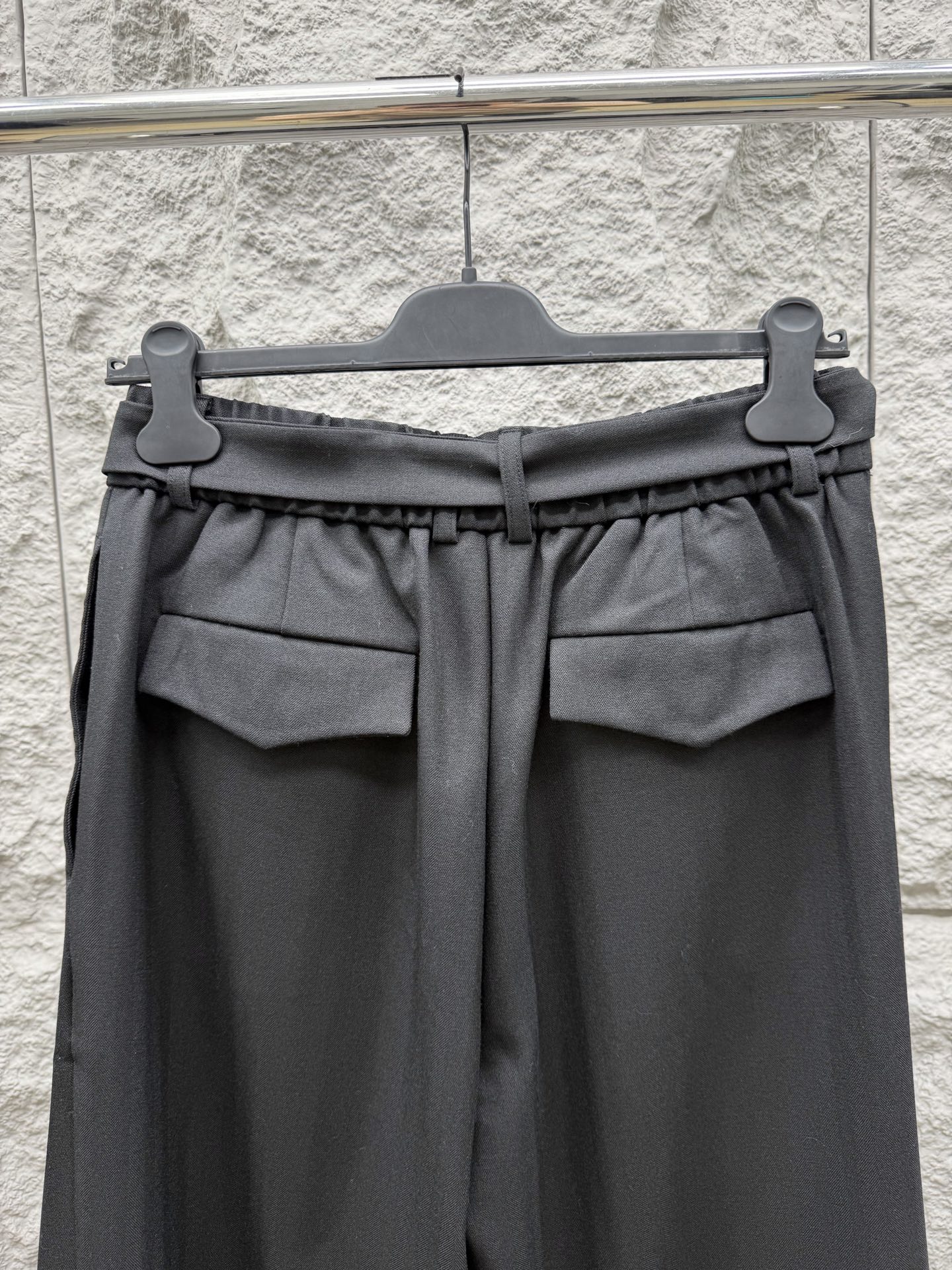 马吉拉🔥🔥春夏新款宽松阔腿休闲西裤，压褶设计简直是神来之笔，不仅增加了裤子的层次感，还超级显瘦，抽绳视觉